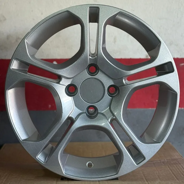 4 100 15 6.5 ET35 CH67.1 STW551 SİLVER TEK JANT