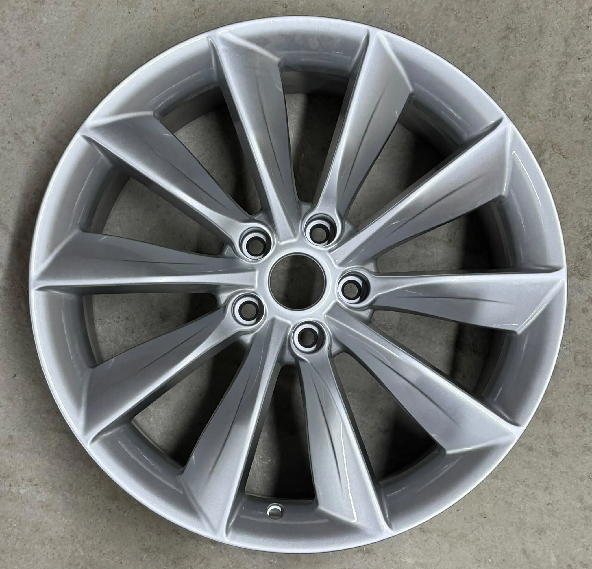 5 114,3 19 8.5 ET38 RC359 SİLVER TESLA MODEL 3-Y JANT MODELİ (1Ad)