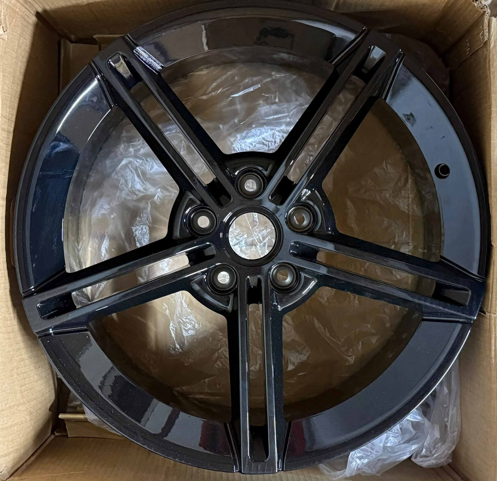 5 130 21 9.5 ET60 CH71.6 GLOS BLACK EMR-114-04 PORSCHE TAYCAN JANT MODELİ (1Ad)