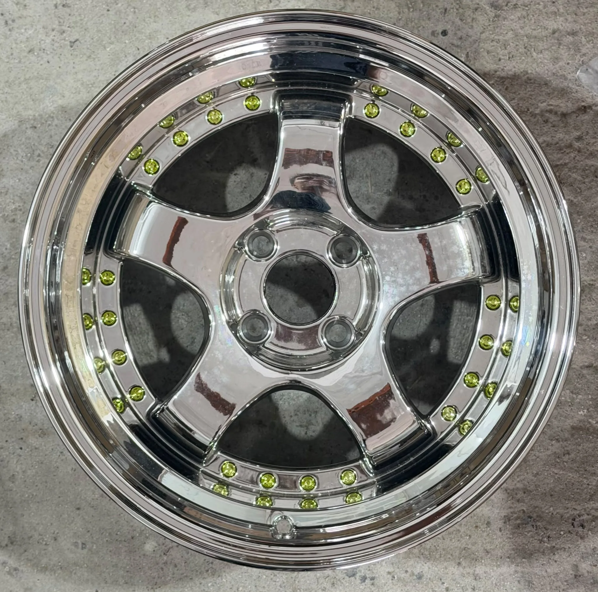 4 100 16 9.0 ET15 VC+Gold Rivet SSR JANT MODELİ (ÖN)(1Ad)
