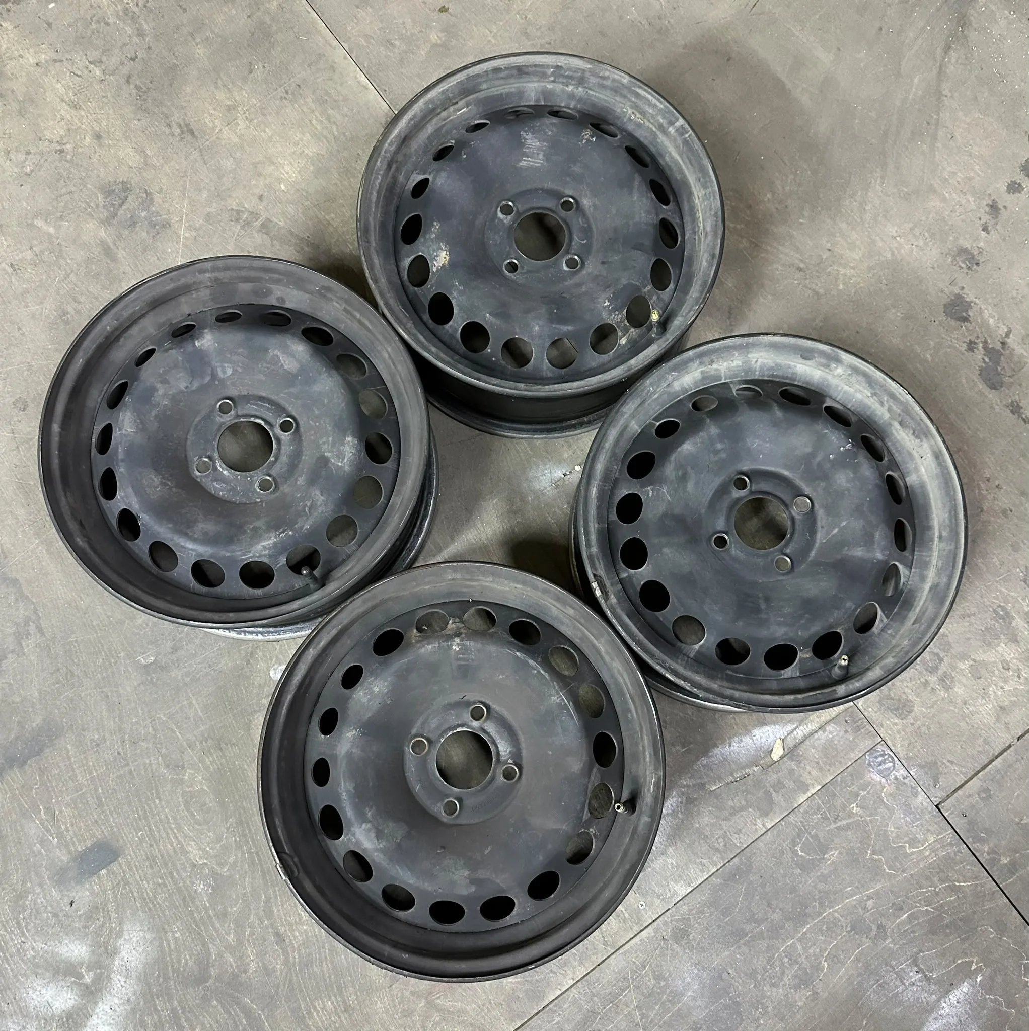 4x100 15 İNÇ J6 ET40 RENAULT DEMİR JANT TAKIMI