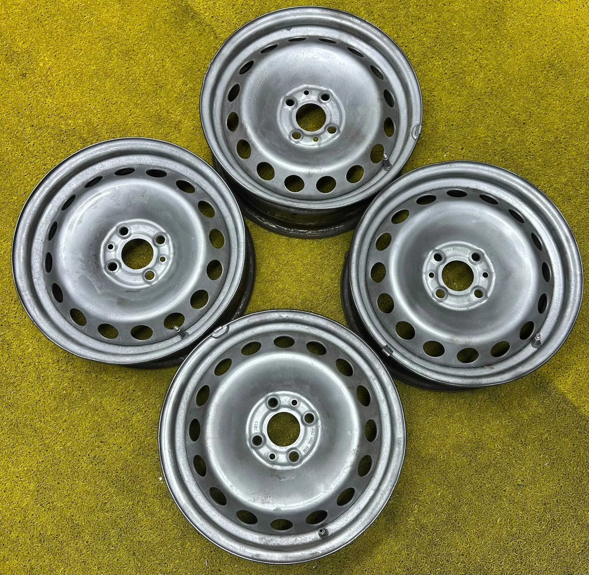 4x98 15 İNÇ J5.5 ET32 FİAT DEMİR JANT TAKIMI
