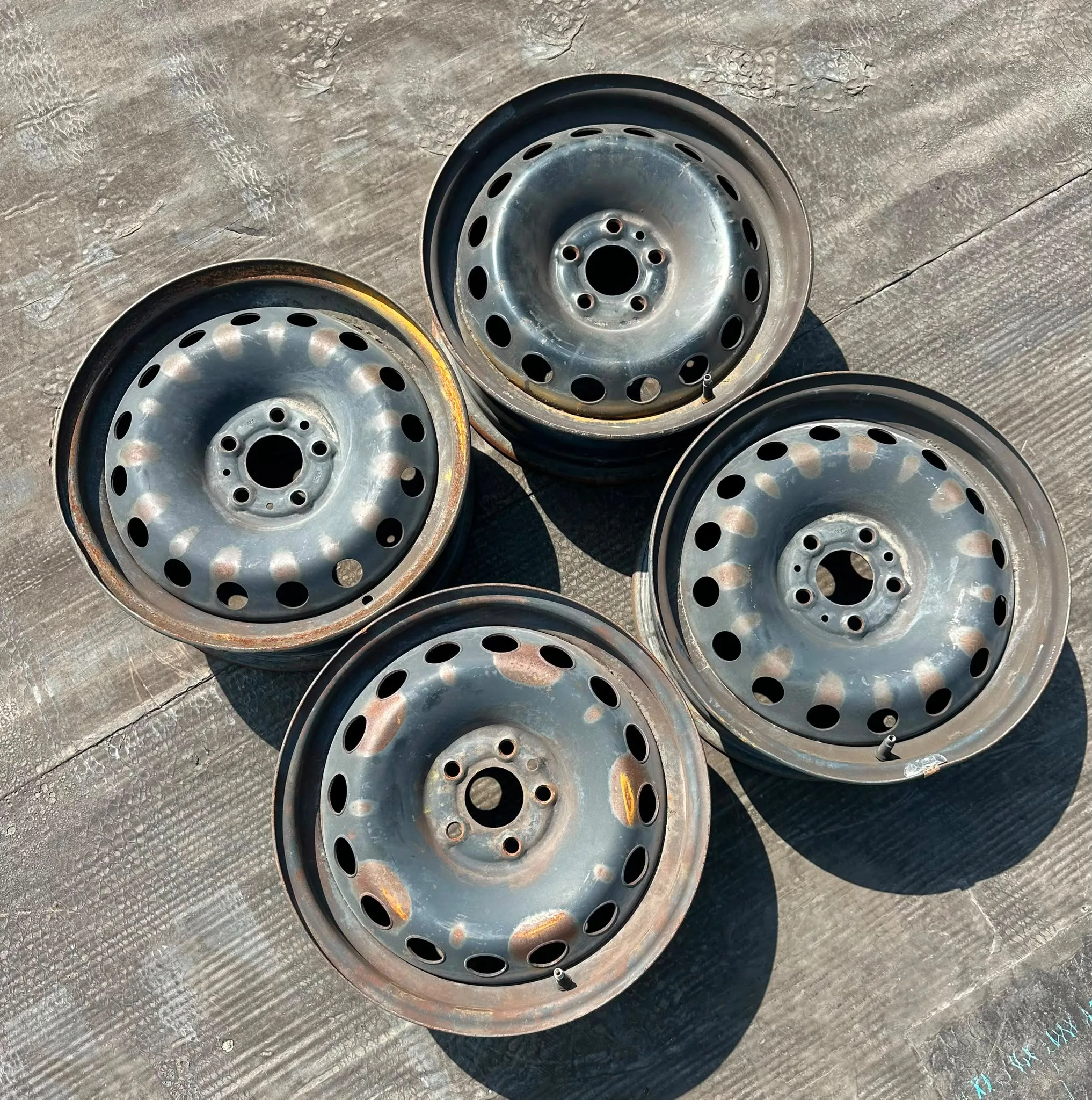 5x98 15 İNÇ J6 ET38 FİAT DEMİR JANT TAKIMI