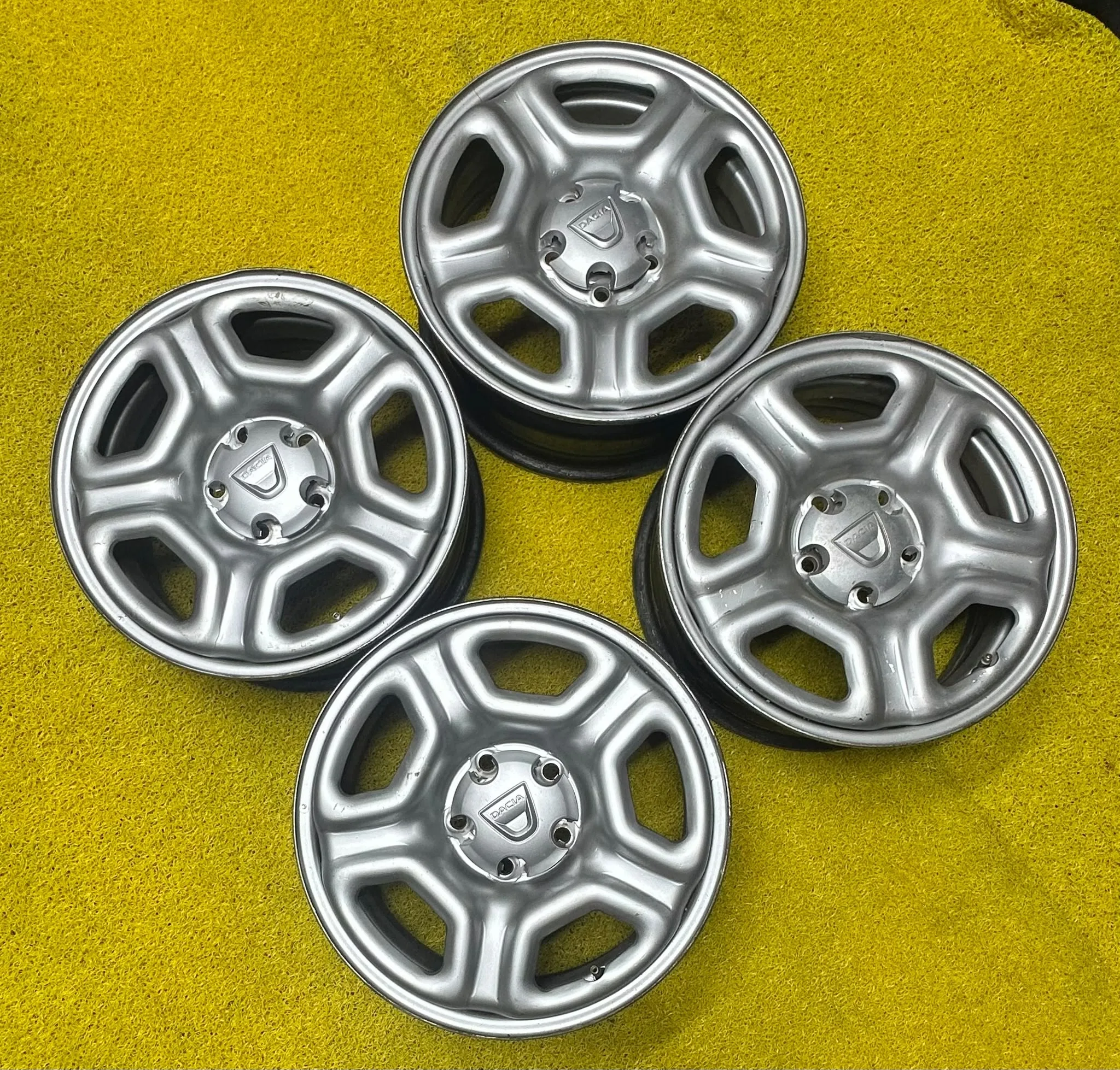 5x114.3 16 İNÇ J6.5 ET50 ORJİNAL DACIA DUSTER DEMİR JANT TAKIMI