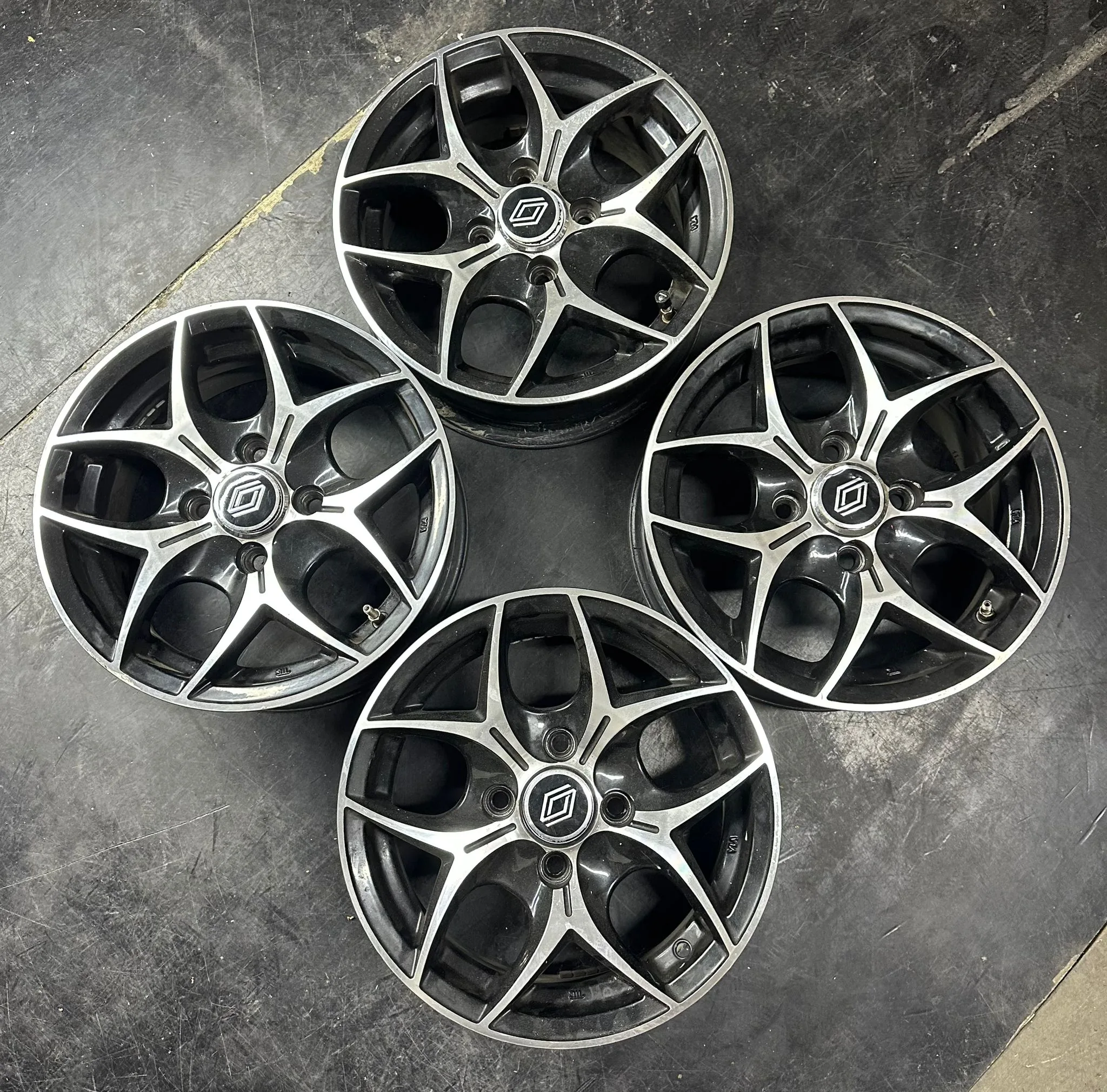 4x100 13 İNÇ J5.5 ET30 RENAULT JANT TAKIMI