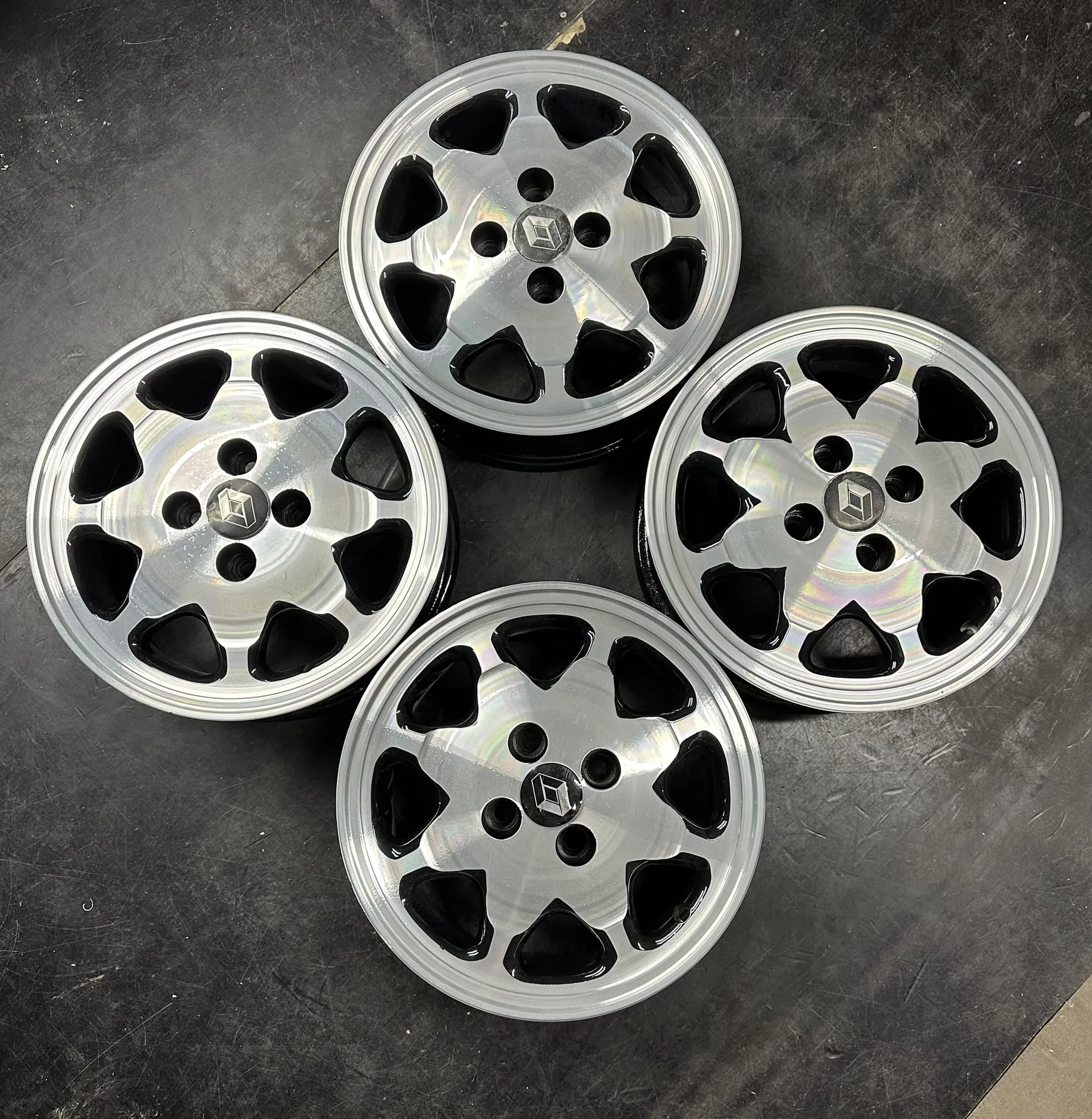 4x100 14 İNÇ J5.5 ET35 RENAULT JANT TAKIMI