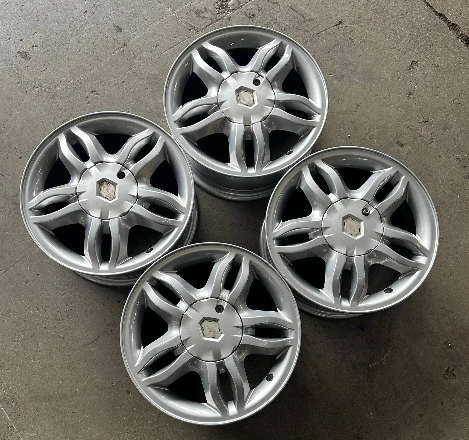 4x100 15 İNÇ J6 ET50 RENAULT JANT TAKIMI (K6)