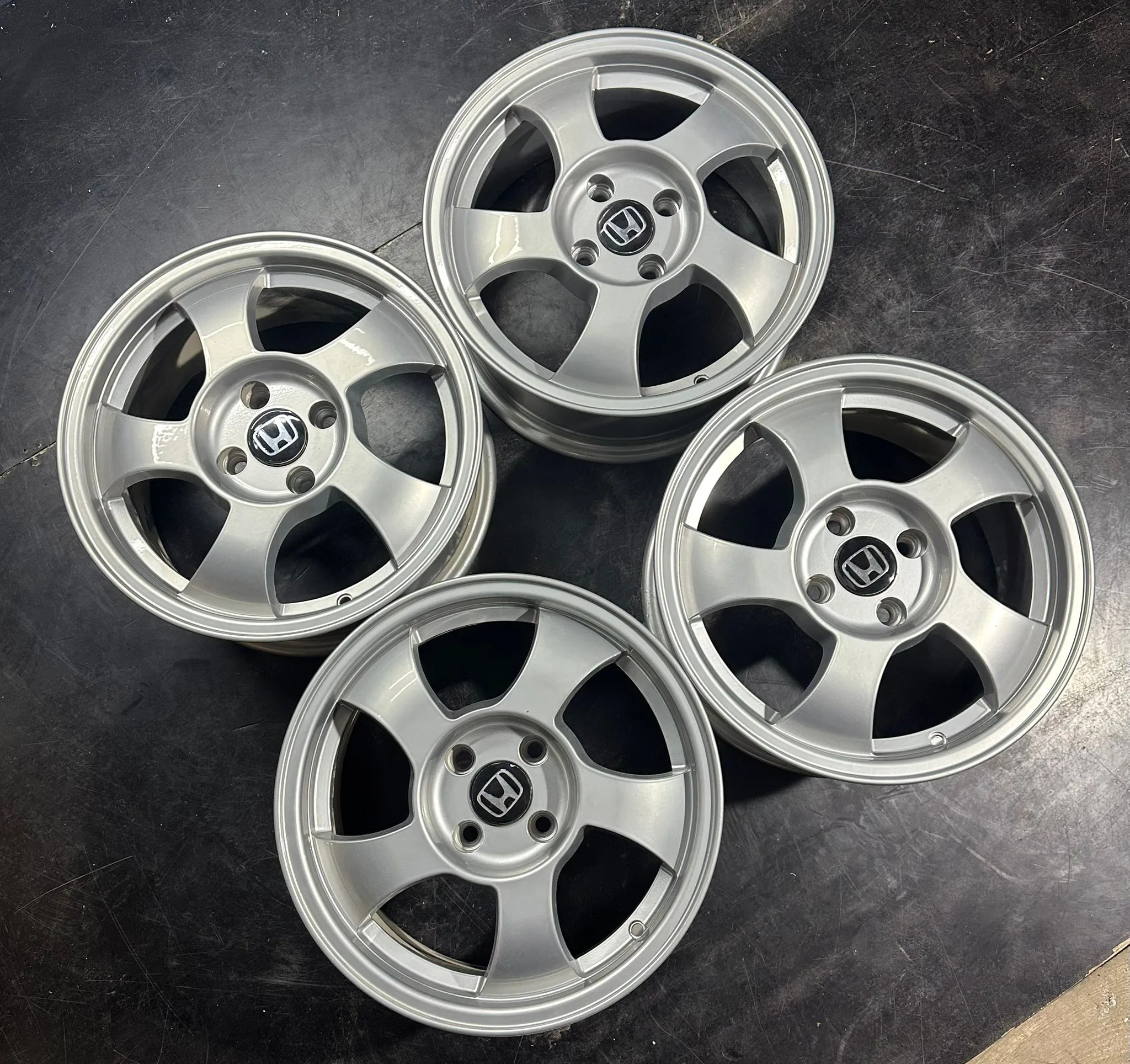 4x100 15 İNÇ J6 ET37 HONDA VTI JANT TAKIMI