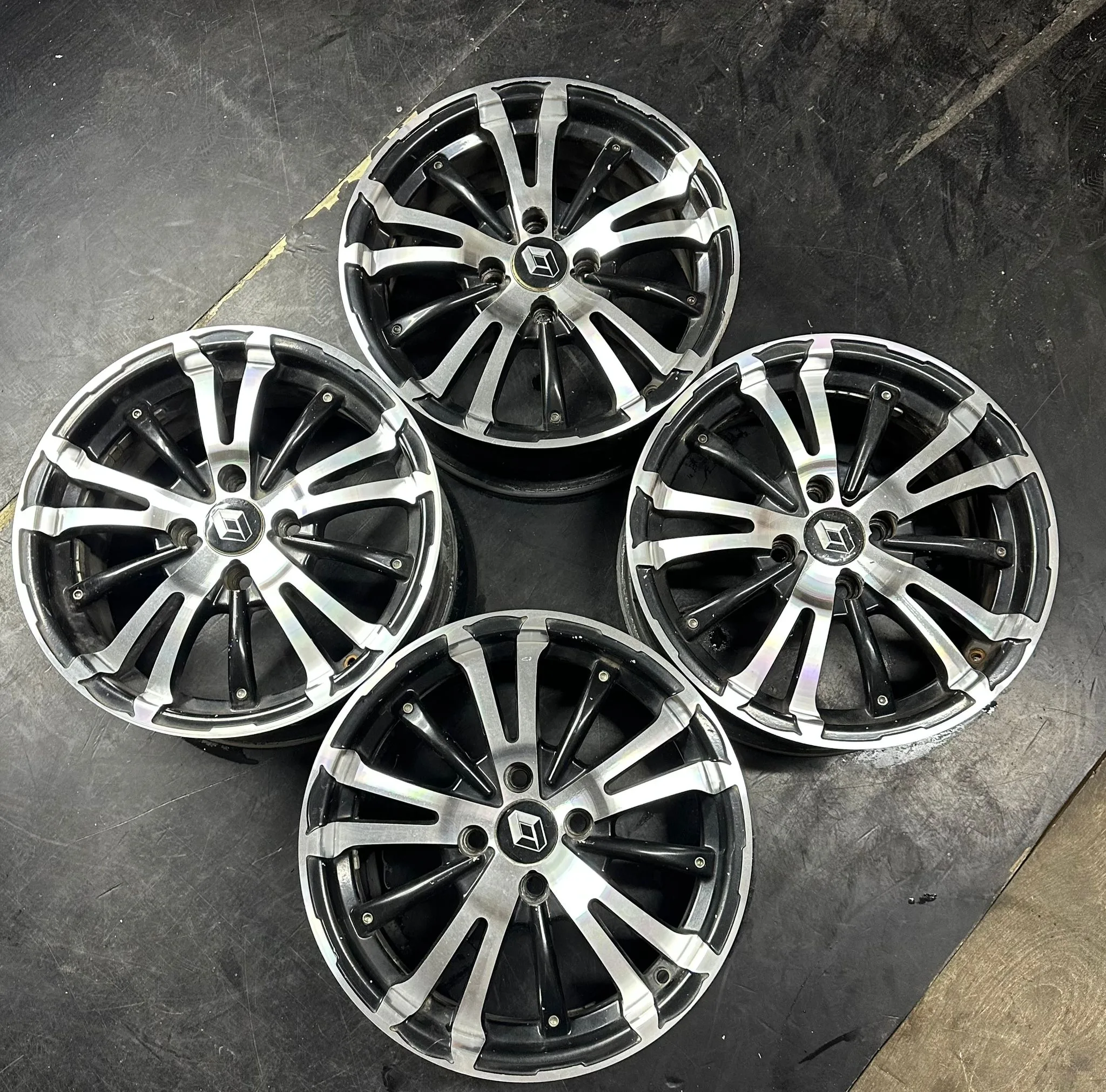 4x100 15 İNÇ J6.5 ET35 RENAULT JANT TAKIMI