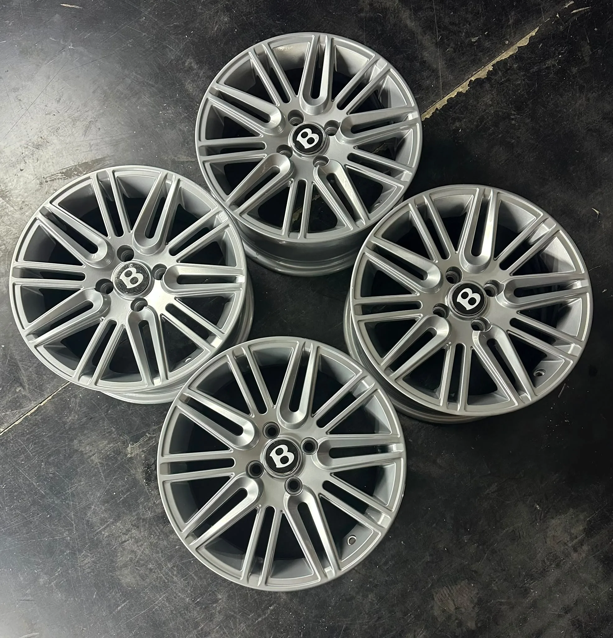4x100 15 İNÇ J6.5 ET35 BENTLEY JANT TAKIMI (İŞLEMLİ)