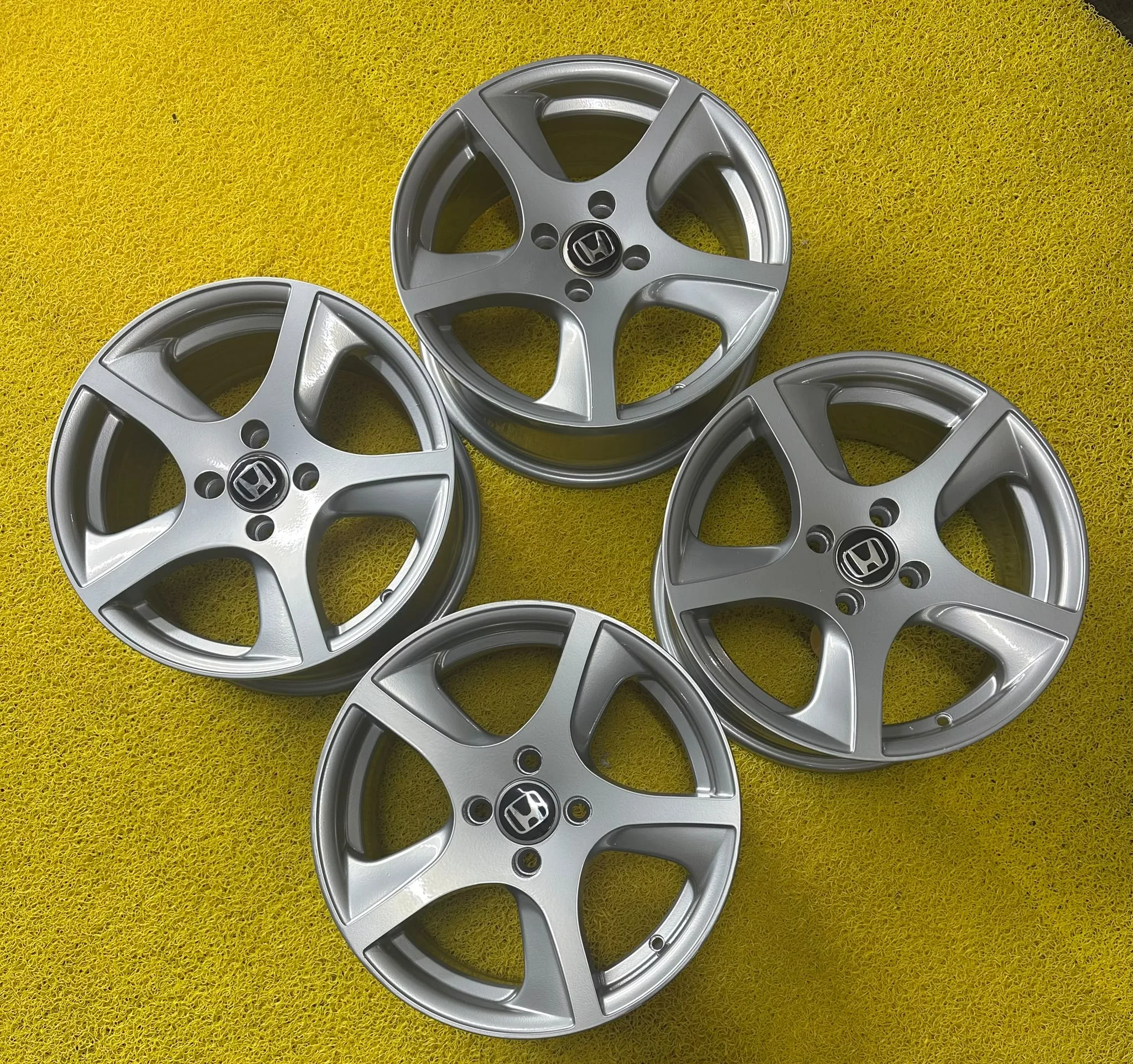 4x100 15 İNÇ J6.5 ET30 HONDA JANT TAKIMI