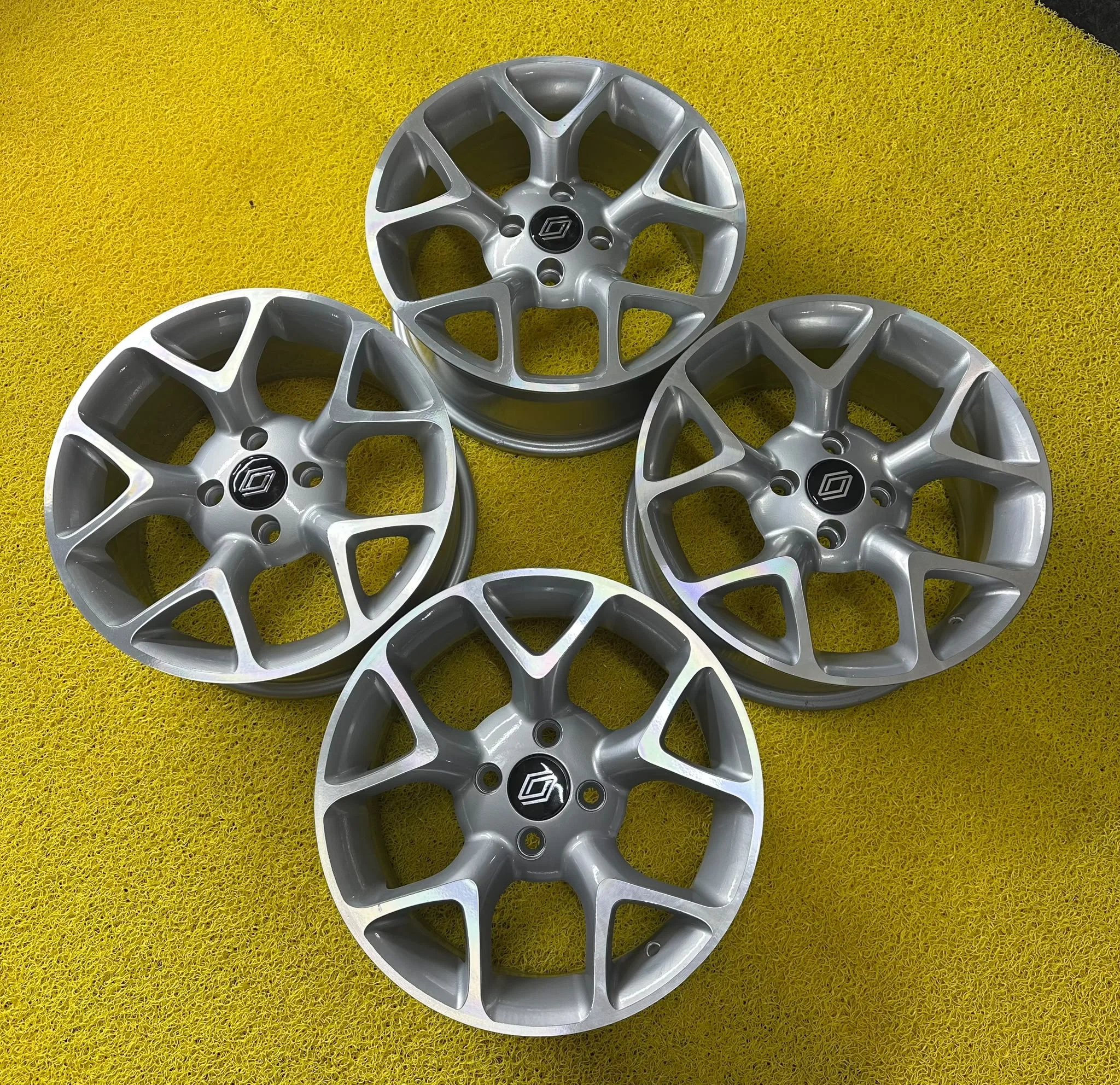 4x100 15 İNÇ J7 ET35 RENAULT JANT TAKIMI