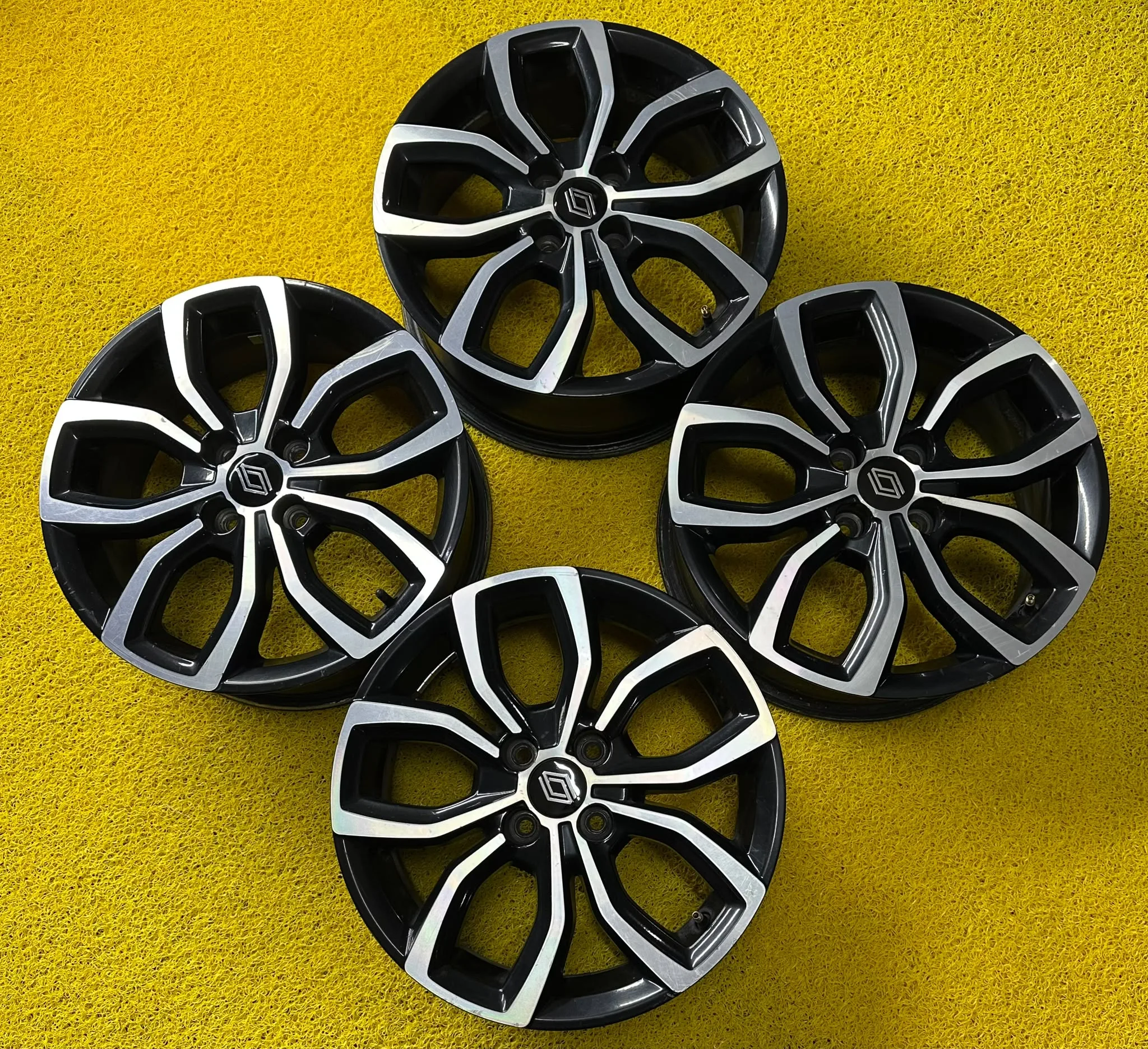 4x100 16 İNÇ J6.5 ET44 ORJİNAL RENAULT CLİO 4 JANT TAKIMI
