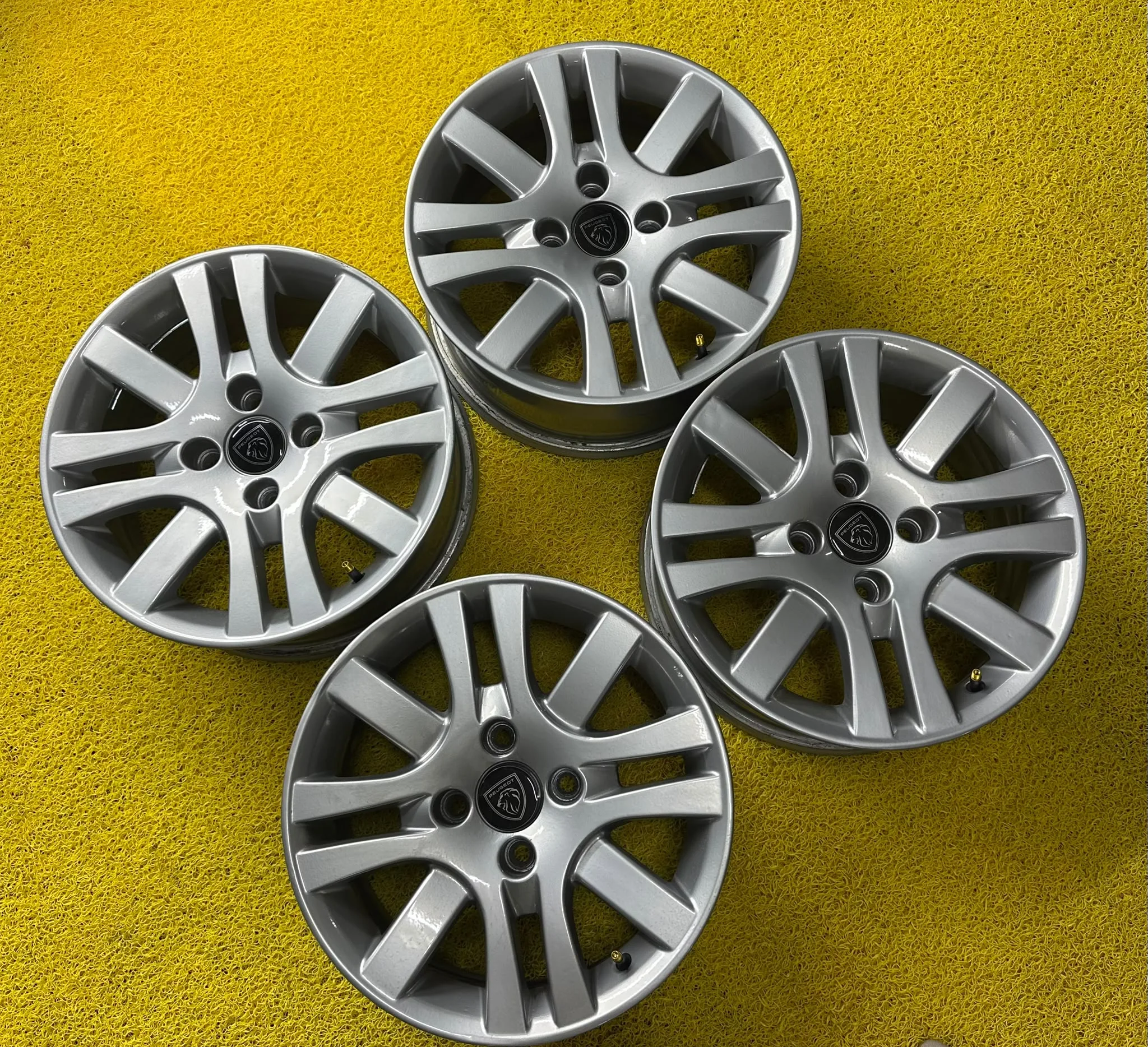 4x108 15 İNÇ J6.5 ET24 ORJİNAL PEUGEOT JANT TAKIMI
