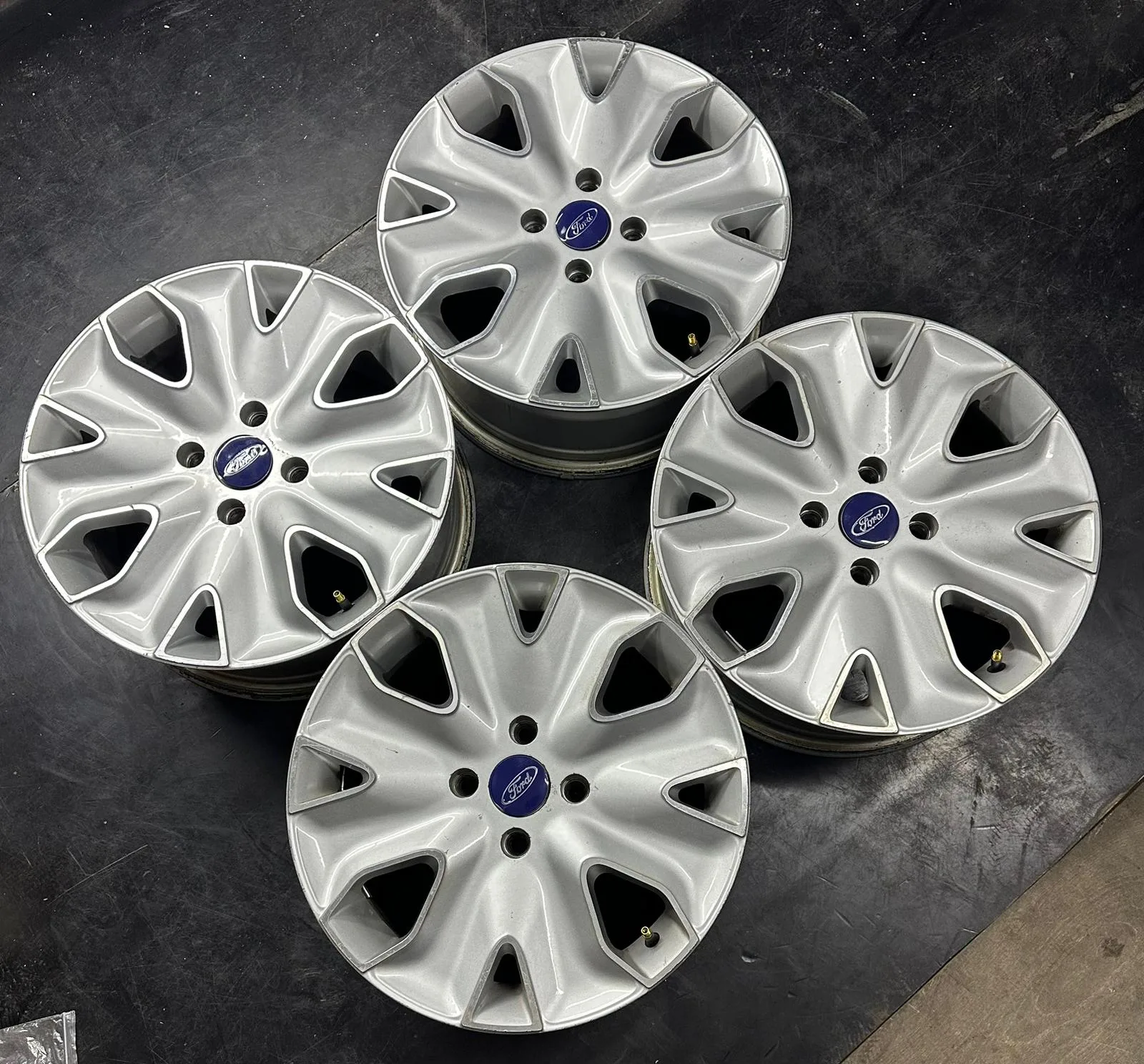 4x108 16 İNÇ J7 ET45 FORD JANT TAKIMI