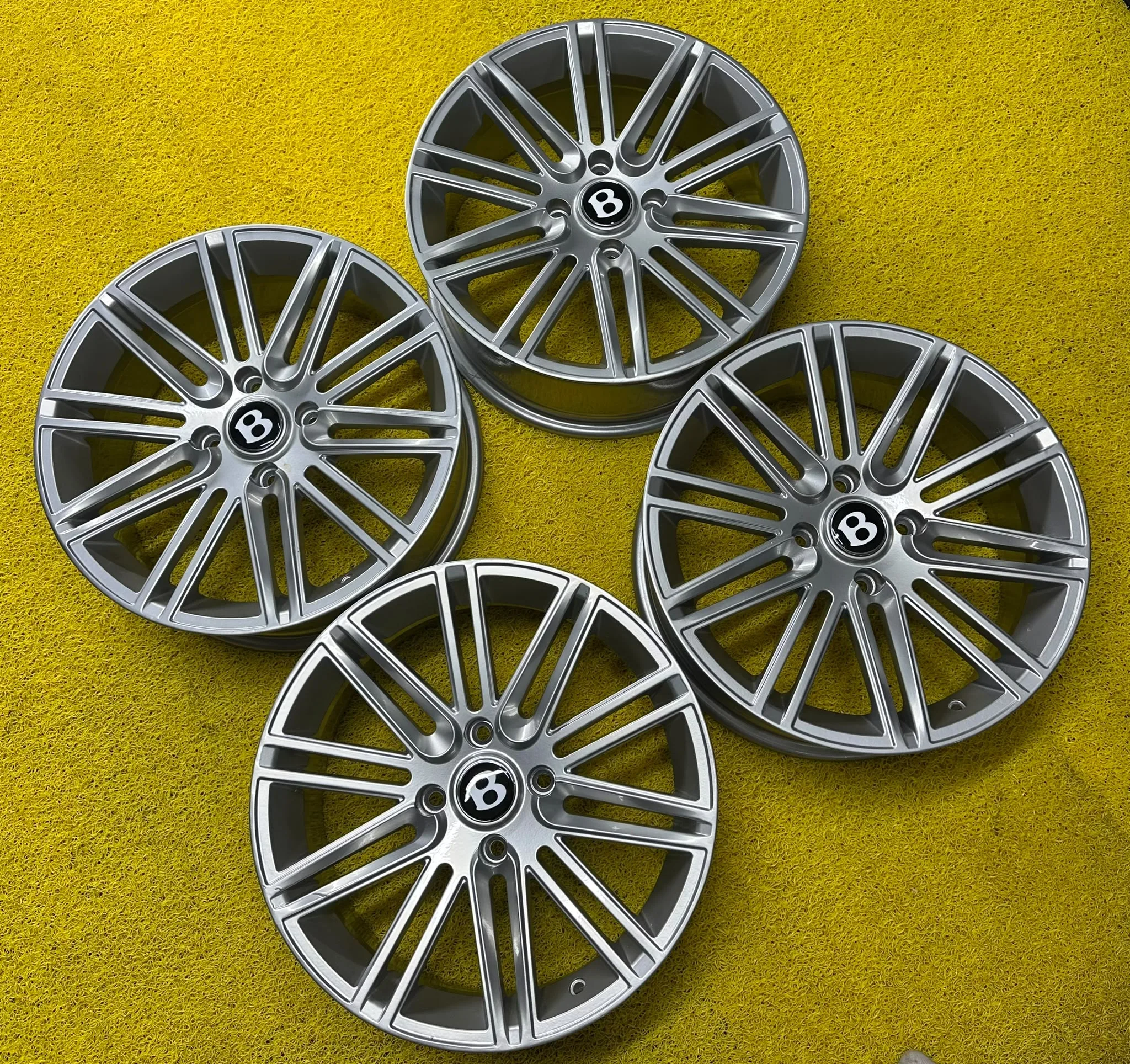 4x114.3 17 İNÇ J7.5 ET35 BENTLEY JANT TAKIMI