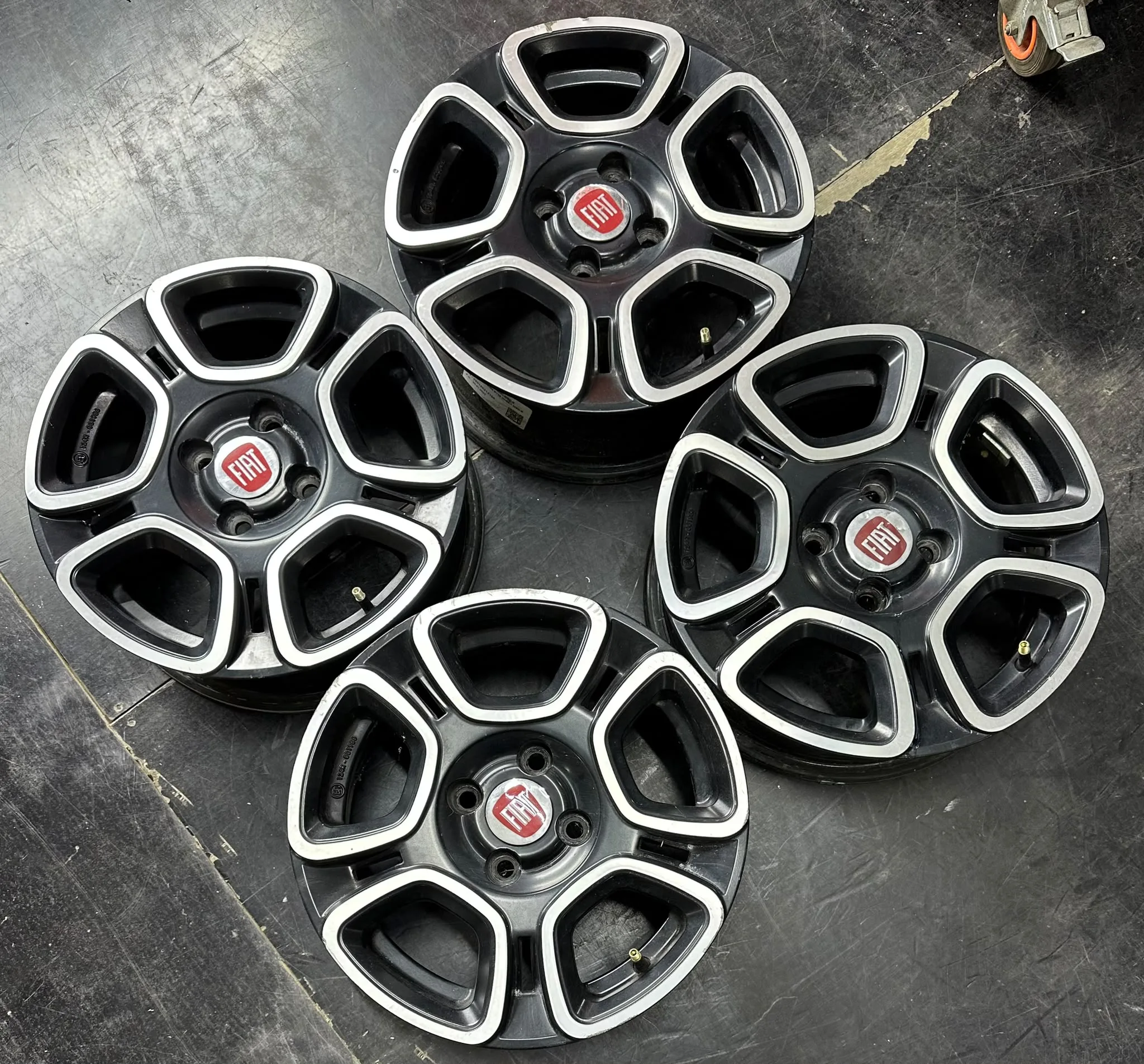 4x98 14 İNÇ J5.5 ET35 FİAT JANT TAKIMI