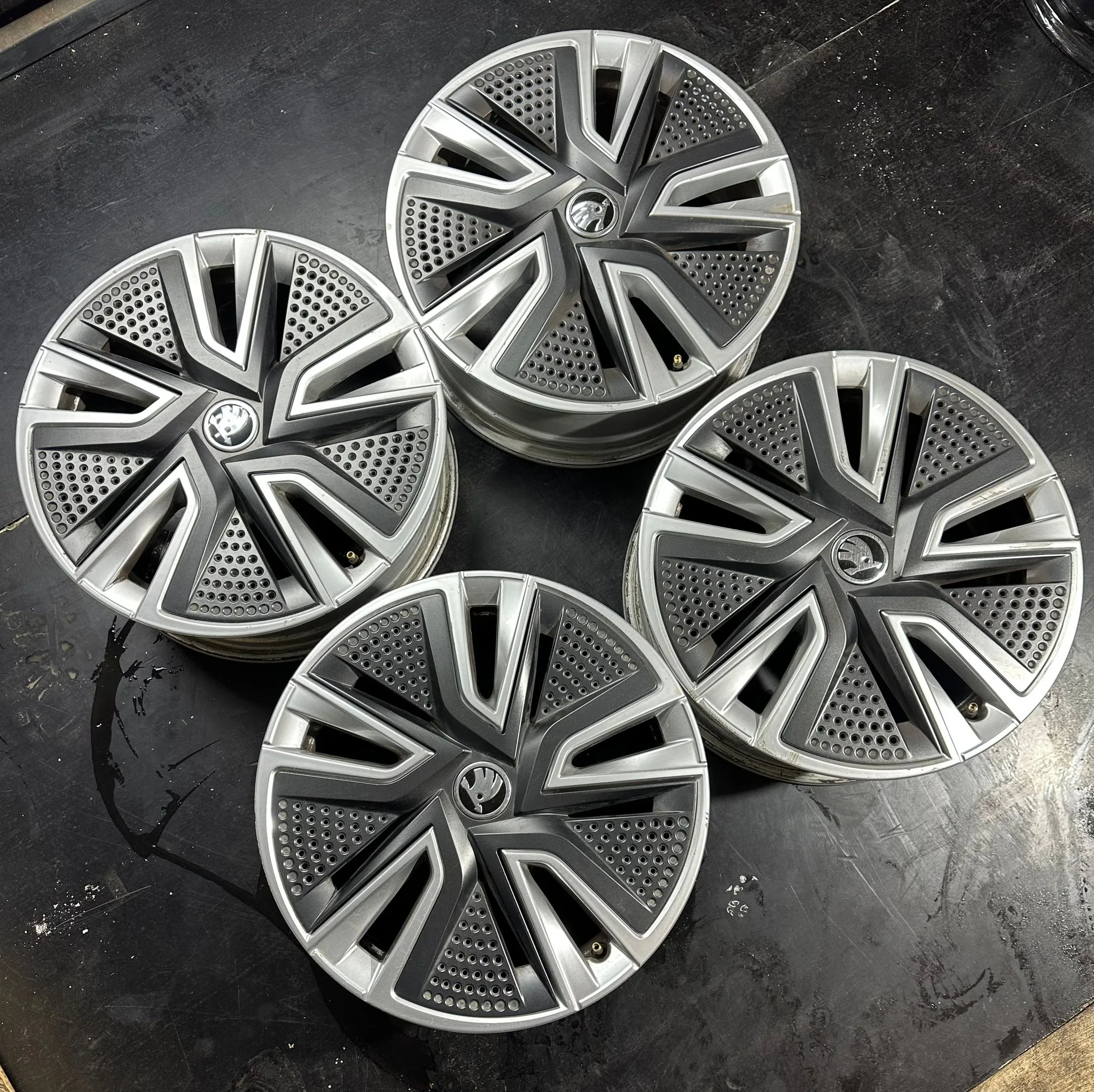 5X100 16 İNÇ J6 ET45 ORJİNAL SKODA SCALA JANT TAKIMI