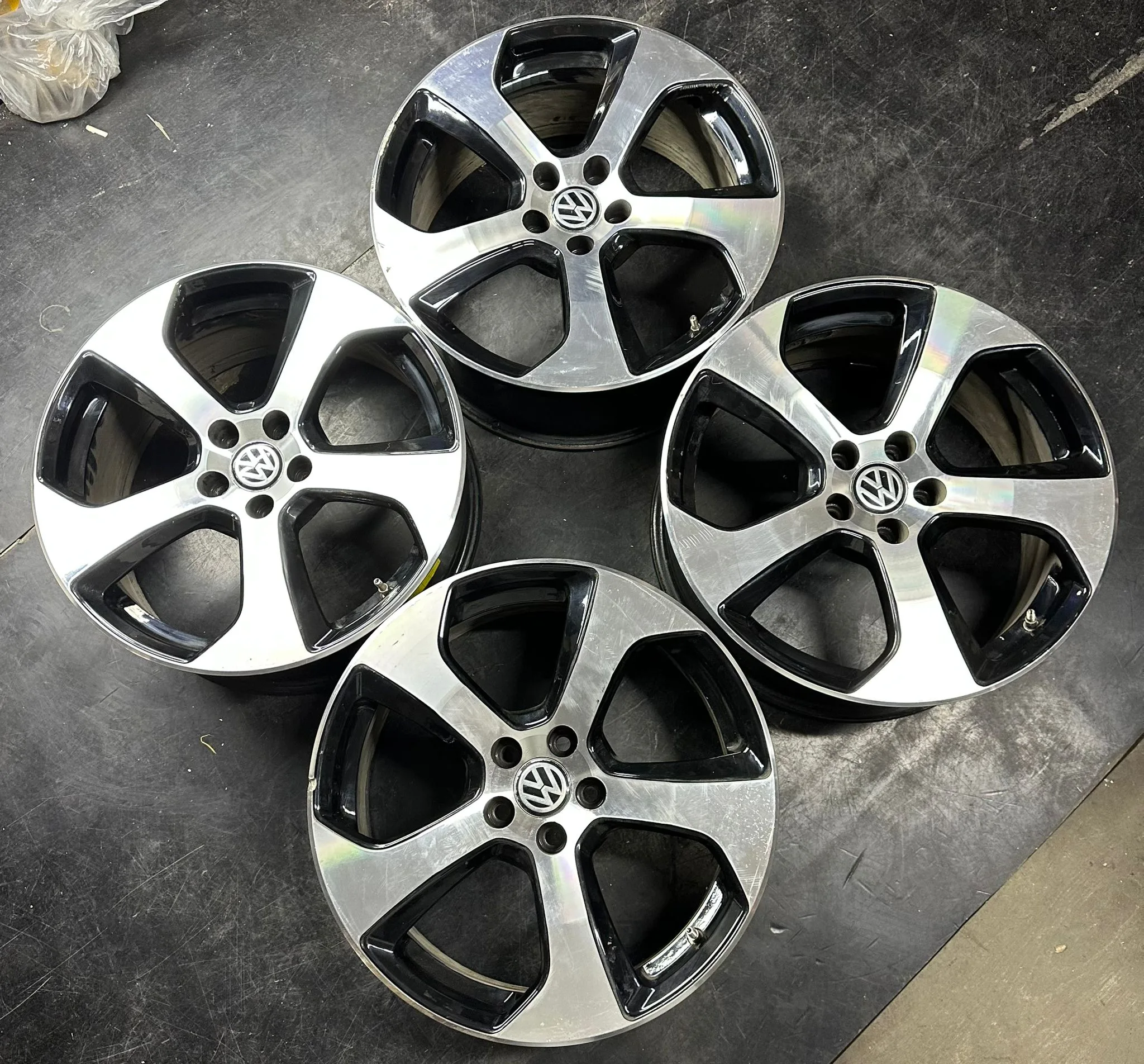 5x100 17 İNÇ J7.5 ET35 VOLKSWAGEN GTI JANT TAKIMI