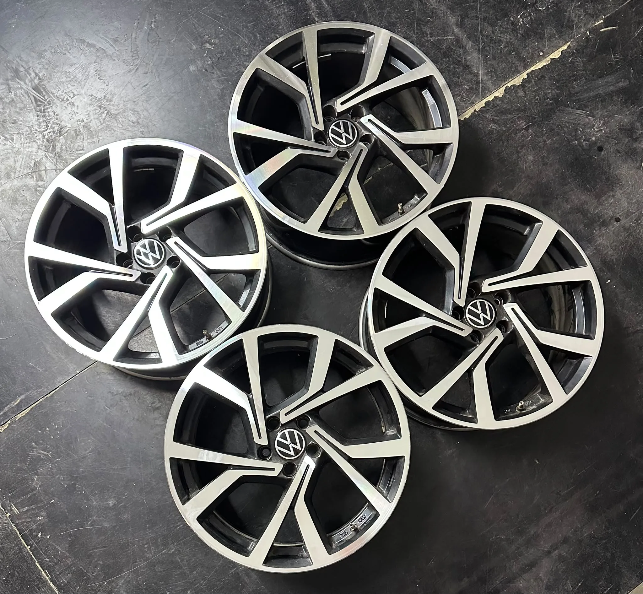 5x100 17 İNÇ J7.5 ET35 VOLKSWAGEN CLUPSPORT JANT TAKIMI