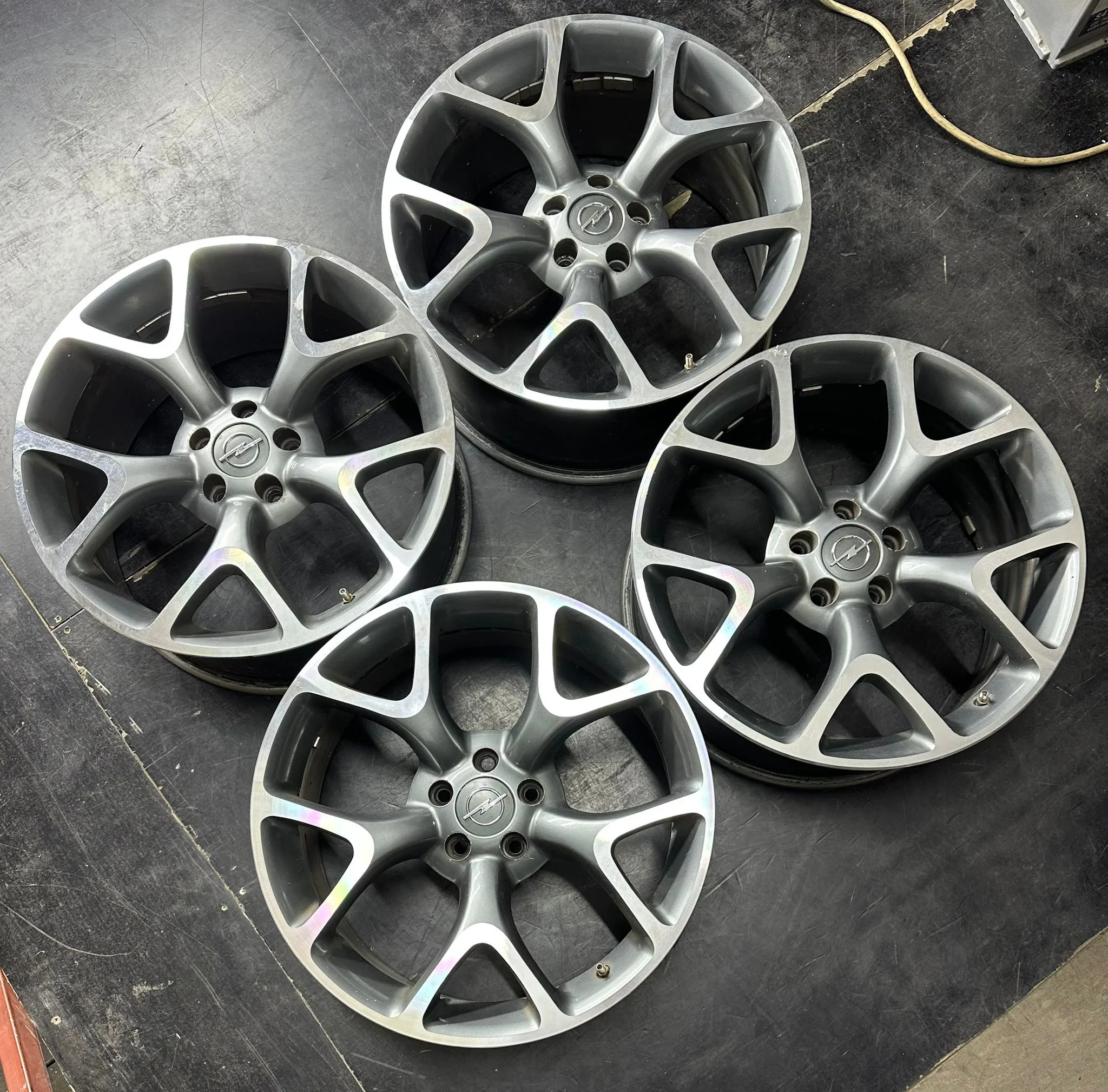 5x105 18 İNÇ J8 ET35 OPEL ASTRA JANT TAKIMI