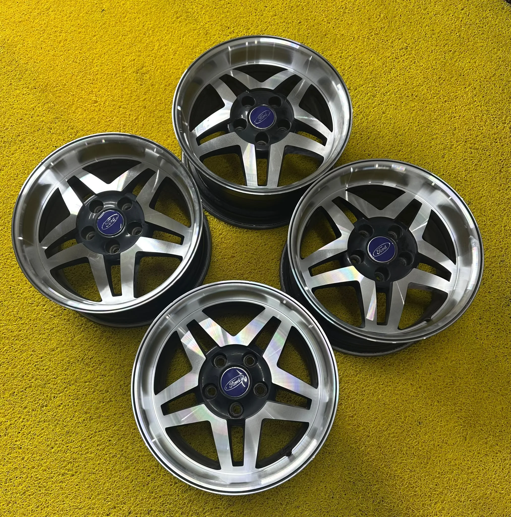 5x108 15 İNÇ J7.5 ET30 FORD ESCORT JANT TAKIMI