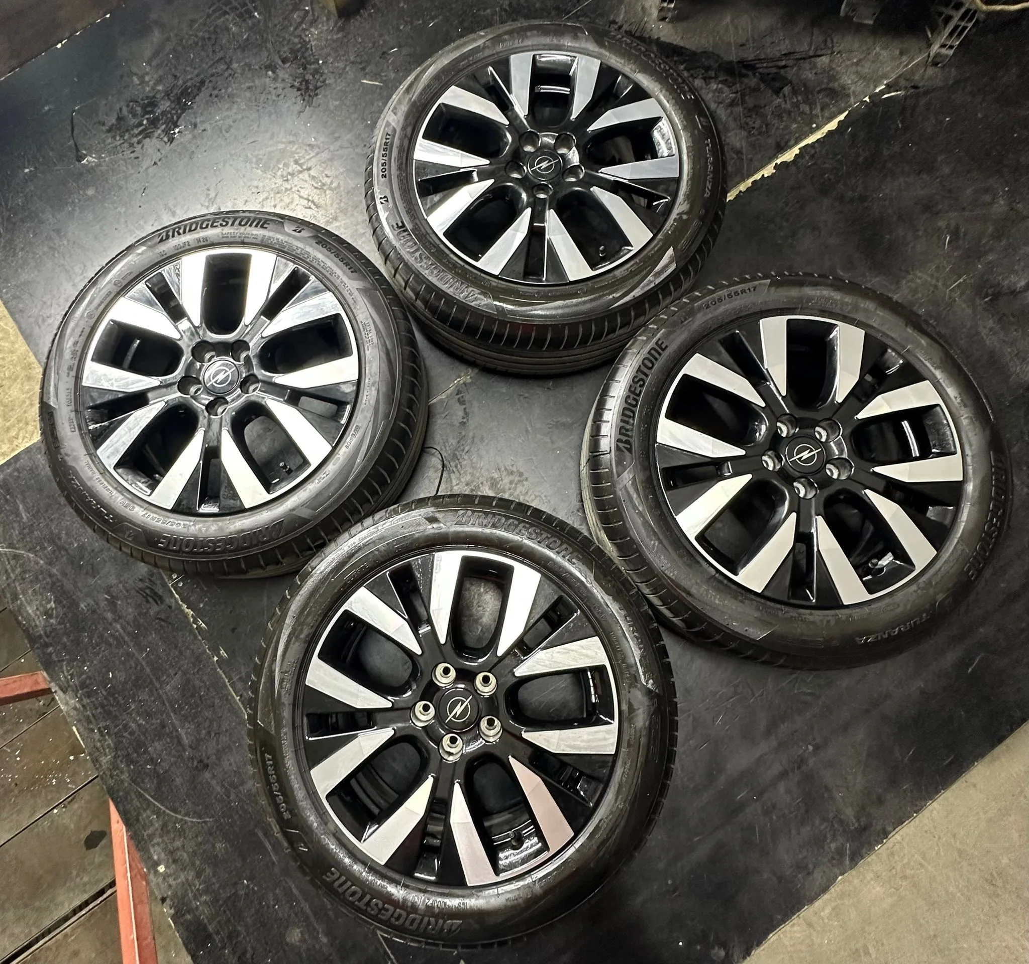 5x108 17 İNÇ J7 ET50 205/55 17 2026 BRIDGESTONE ORJİNAL OPEL COMBO JANT LASTİK SETİ