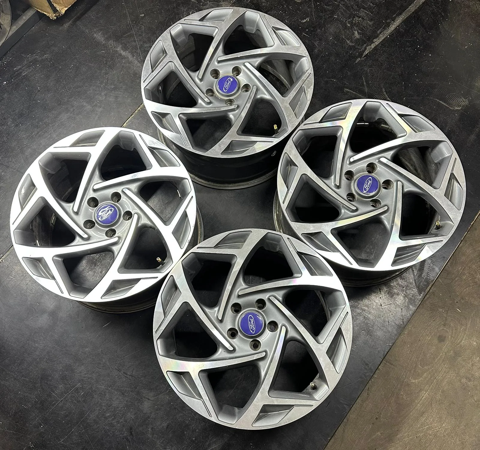 5x108 18 İNÇ J8 ET35 FORD JANT TAKIMI