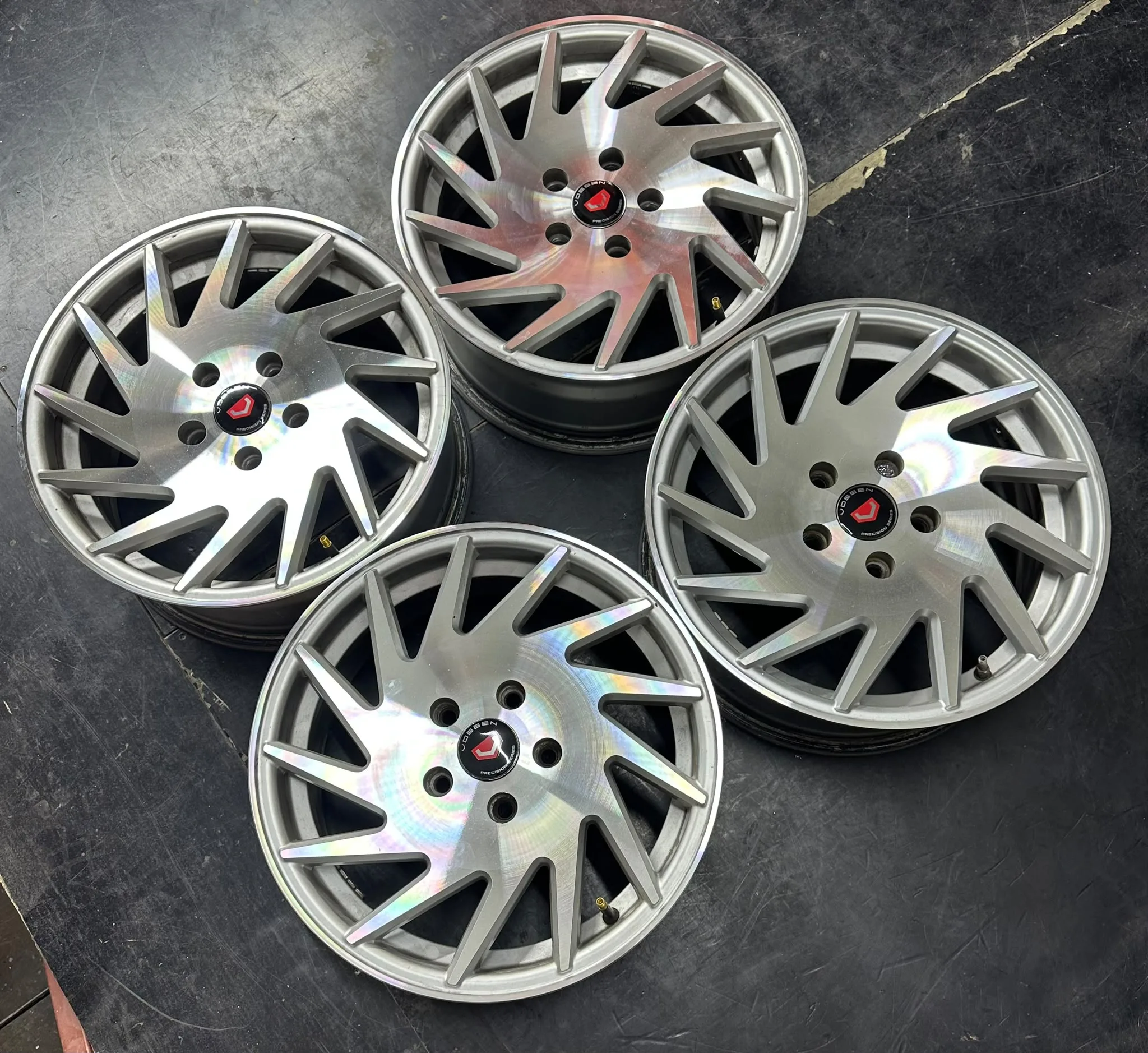 5x110 16 İNÇ J 7 ET25 VOSSEN JANT TAKIMI