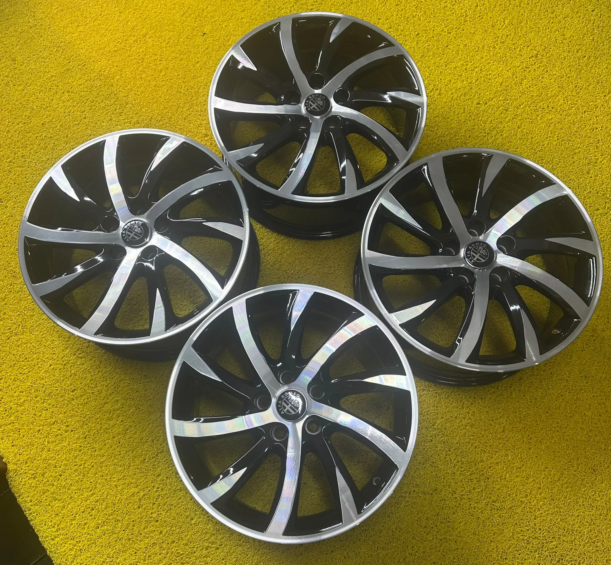 5x110 17 İNÇ J7.5 ET35 ORJİNAL ALFA ROMEO JANT TAKIMI