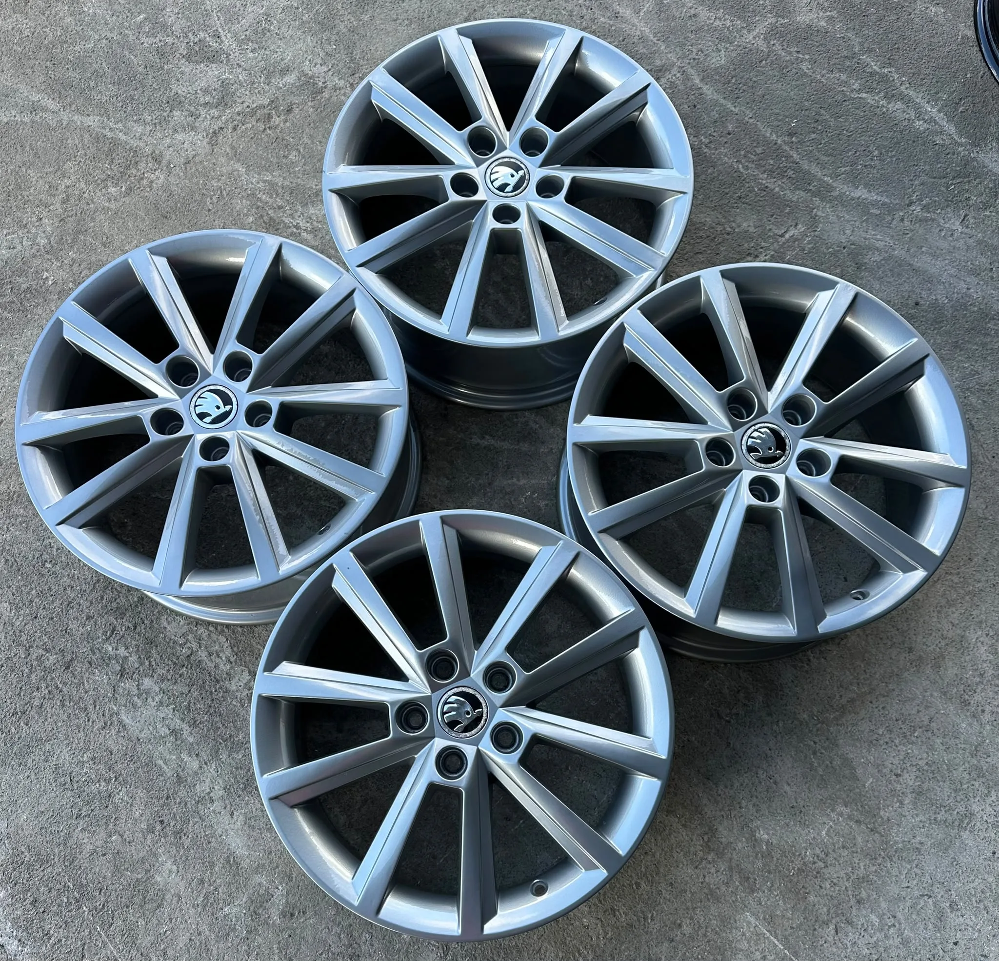 5x112 17 İNÇ J7 ET49 ORİJİNAL SKODA SUPERB JANT TAKIMI