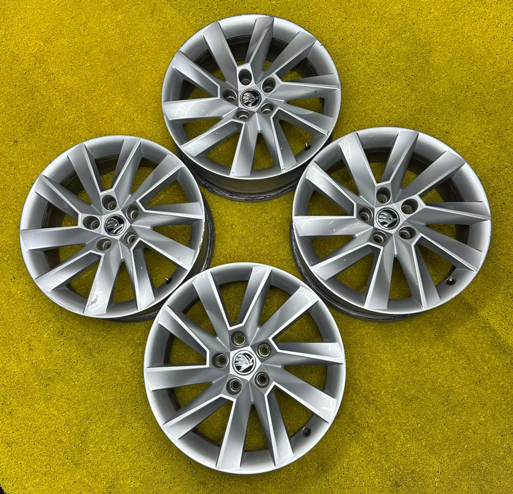 5x112 17 İNÇ J7 ET40 ORJİNAL SKODA JANT TAKIMI