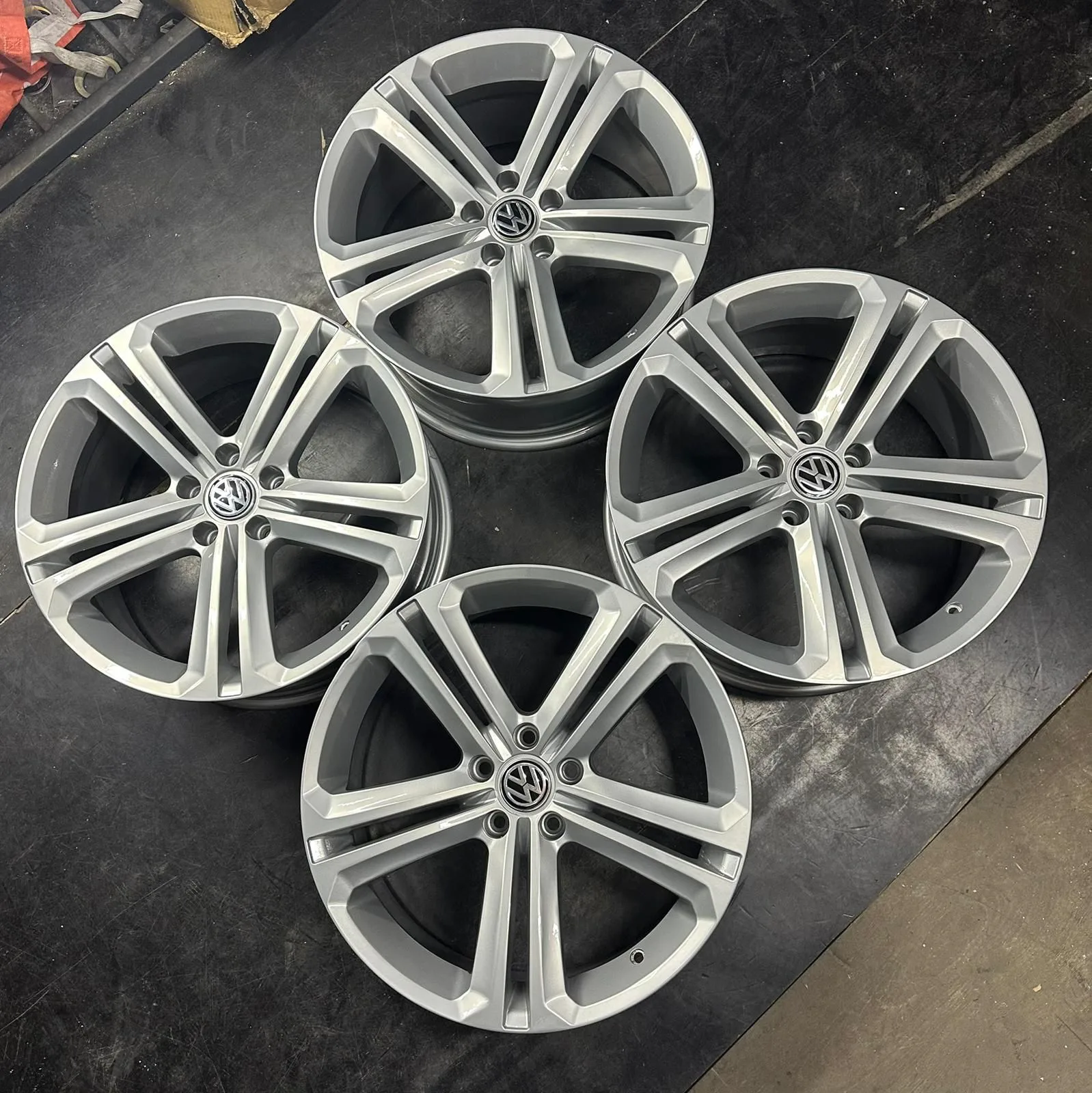 5x112 18 İNÇ J7.5 ET32 VOLKSWAGEN MALLORY JANT TAKIMI