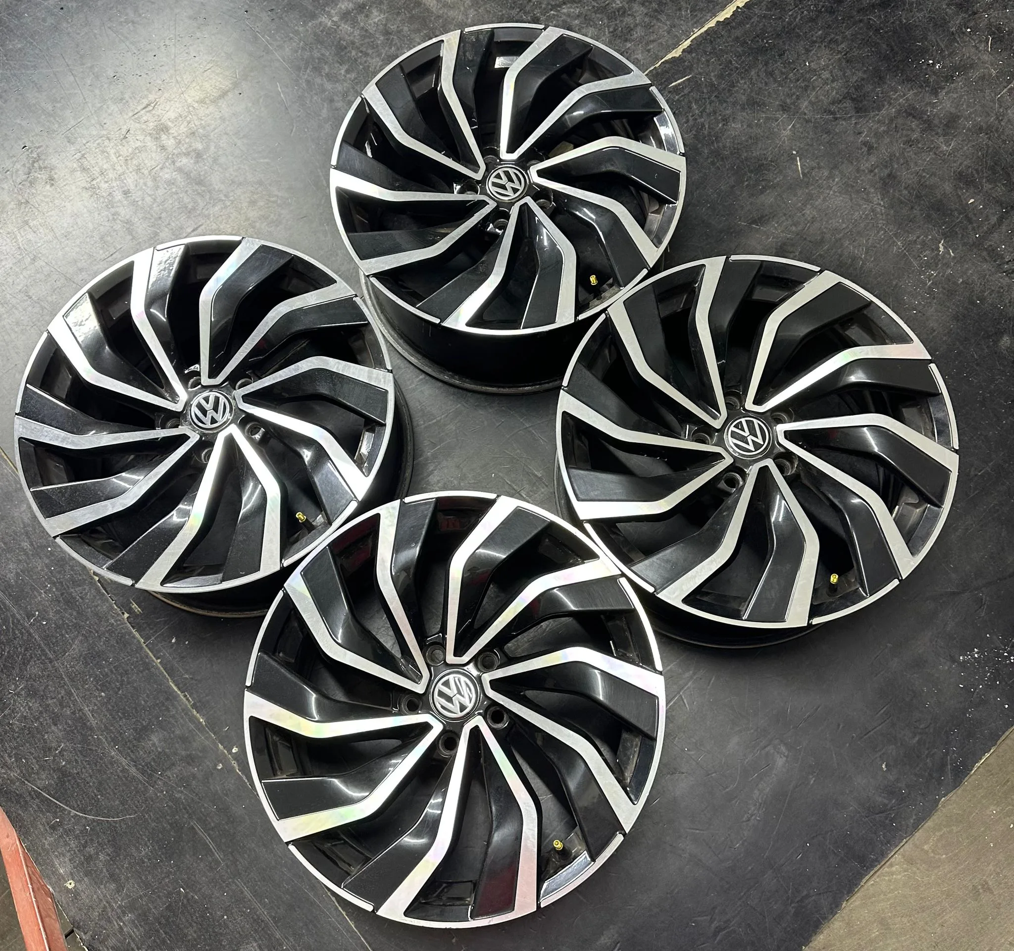 5x112 18 İNÇ J8 ET45 VOLKSWAGEN JANT TAKIMI