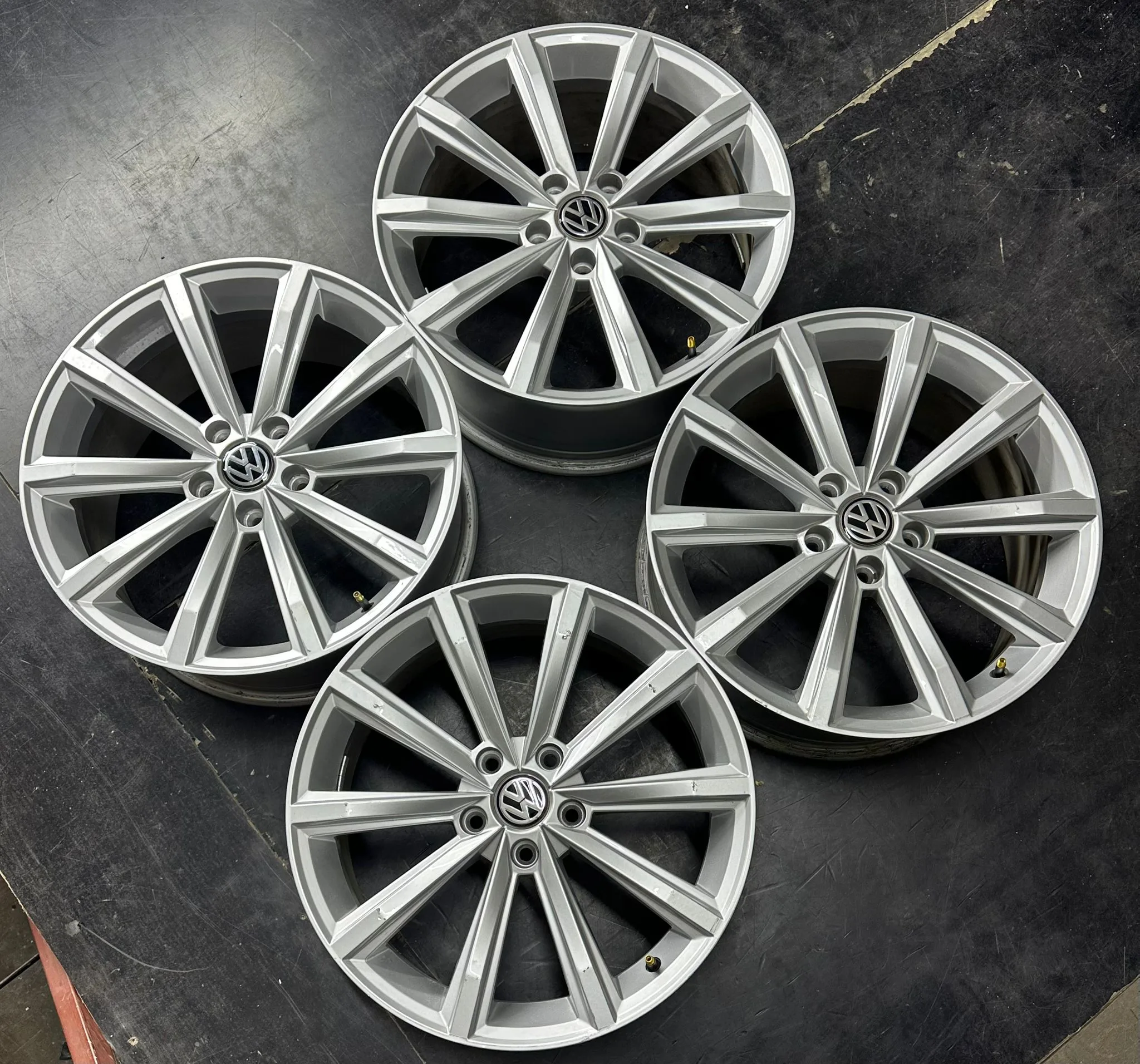5x112 18 İNÇ J8 ET40 VOLKSWAGEN LONDON JANT TAKIMI