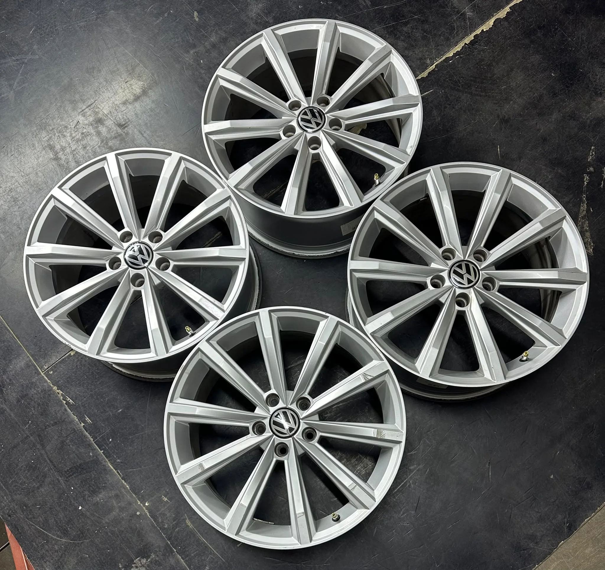 5x112 18 İNÇ J8 ET40 VOLKSWAGEN LONDON JANT TAKIMI