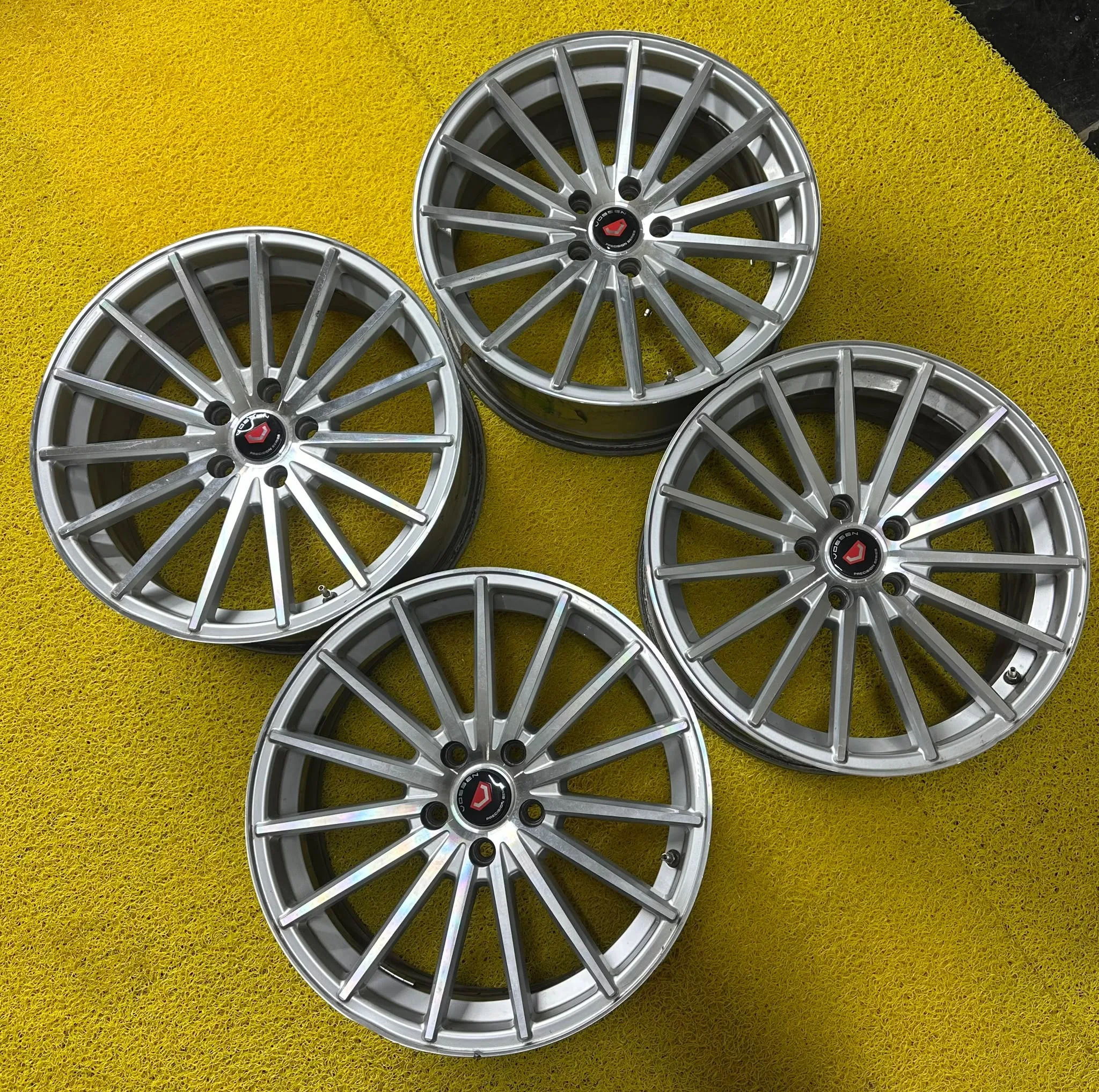 5x112 18 İNÇ J8 ET35 VOSSEN JANT TAKIMI