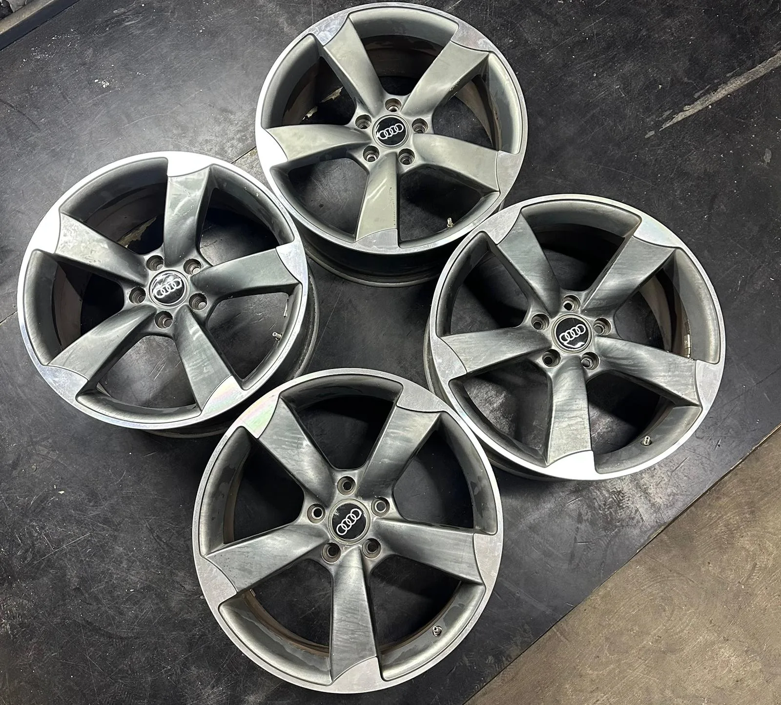 5x112 18 İNÇ J8 ET45 AUDI JANT TAKIMI