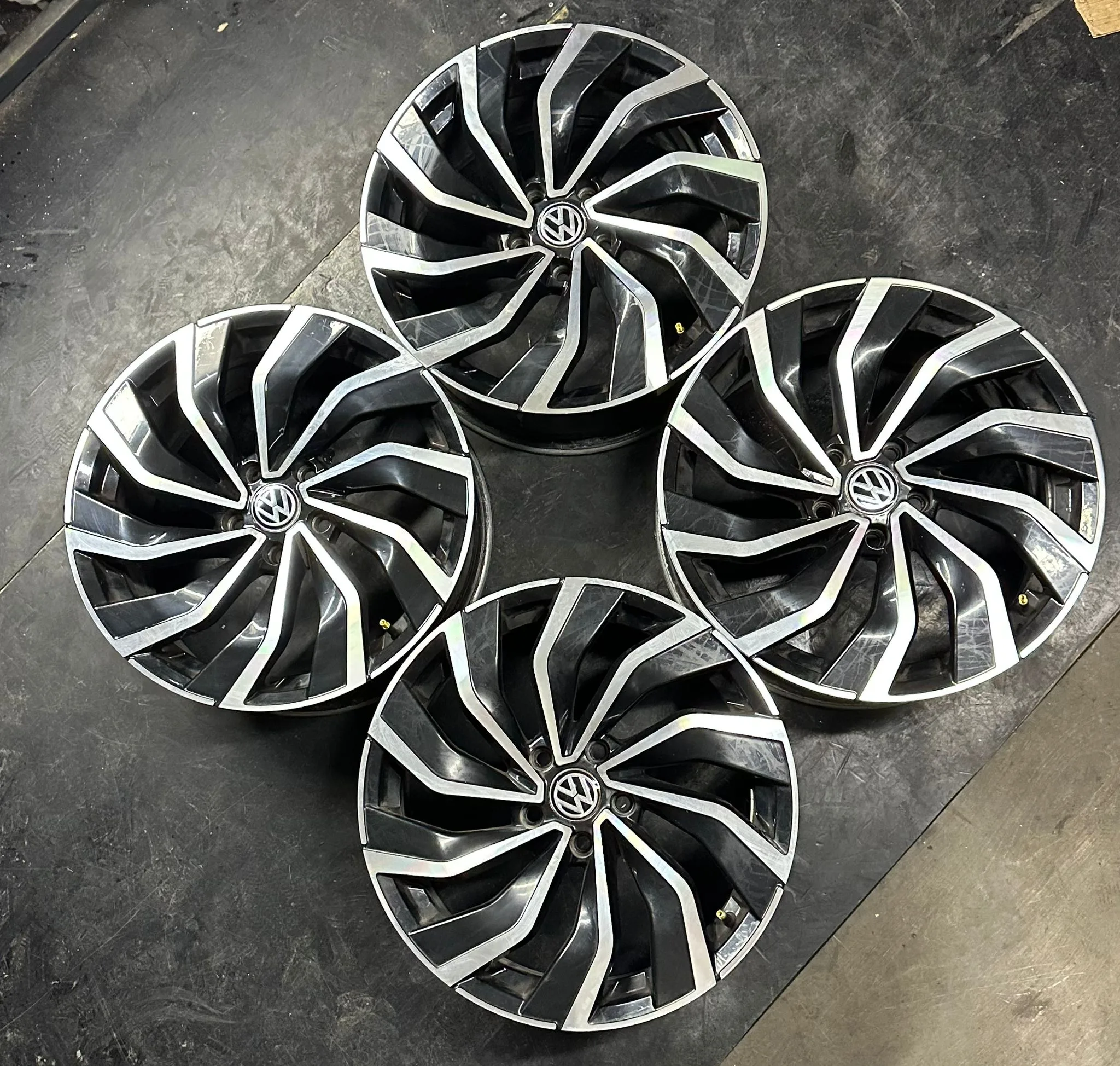 5x112 18 İNÇ J8 ET45 VOLKSWAGEN JANT TAKIMI
