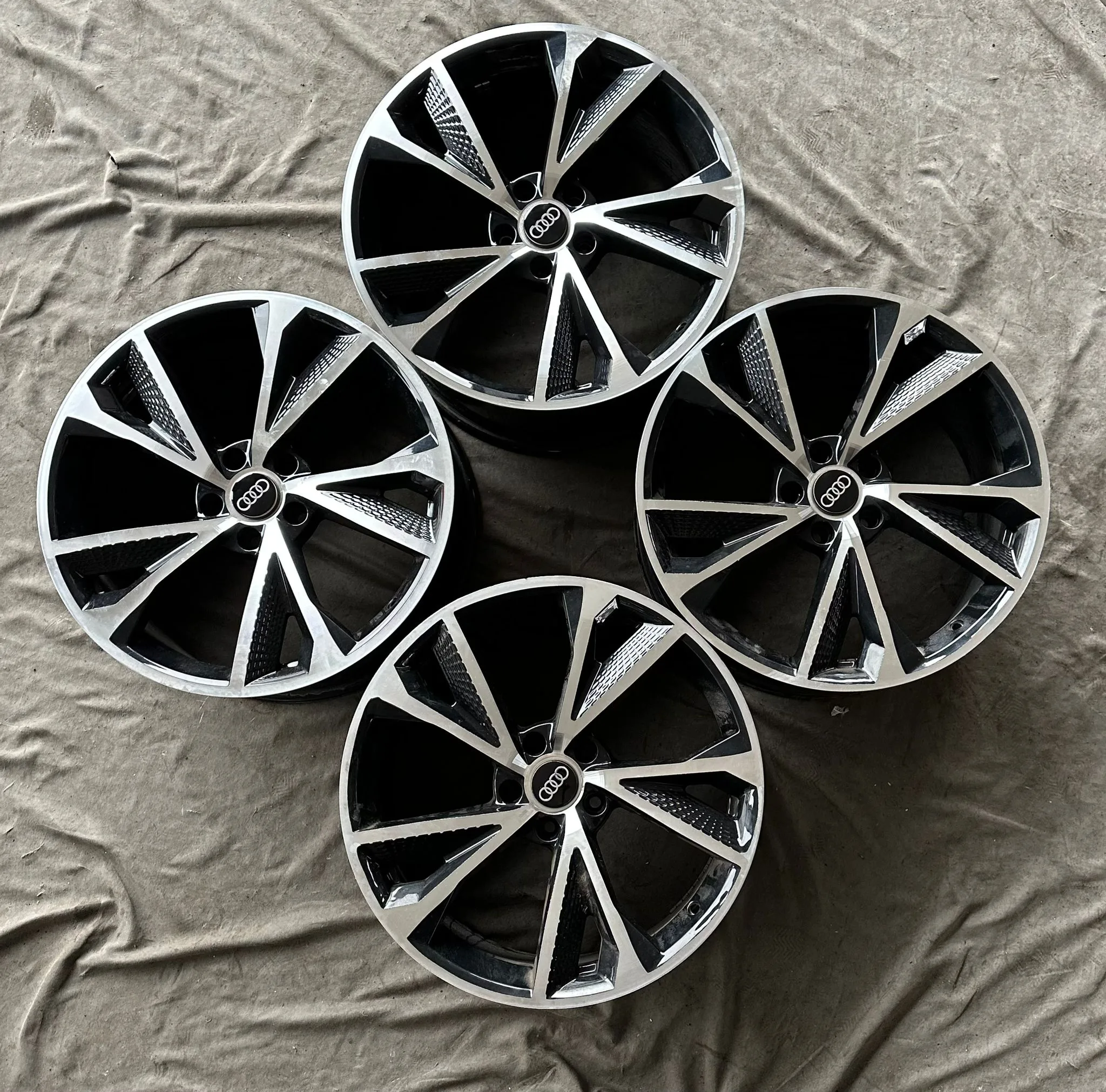 5x112 19 İNÇ J8.5 ET40 AUDI S LİNE JANT TAKIMI (KİRAZLIK 6)