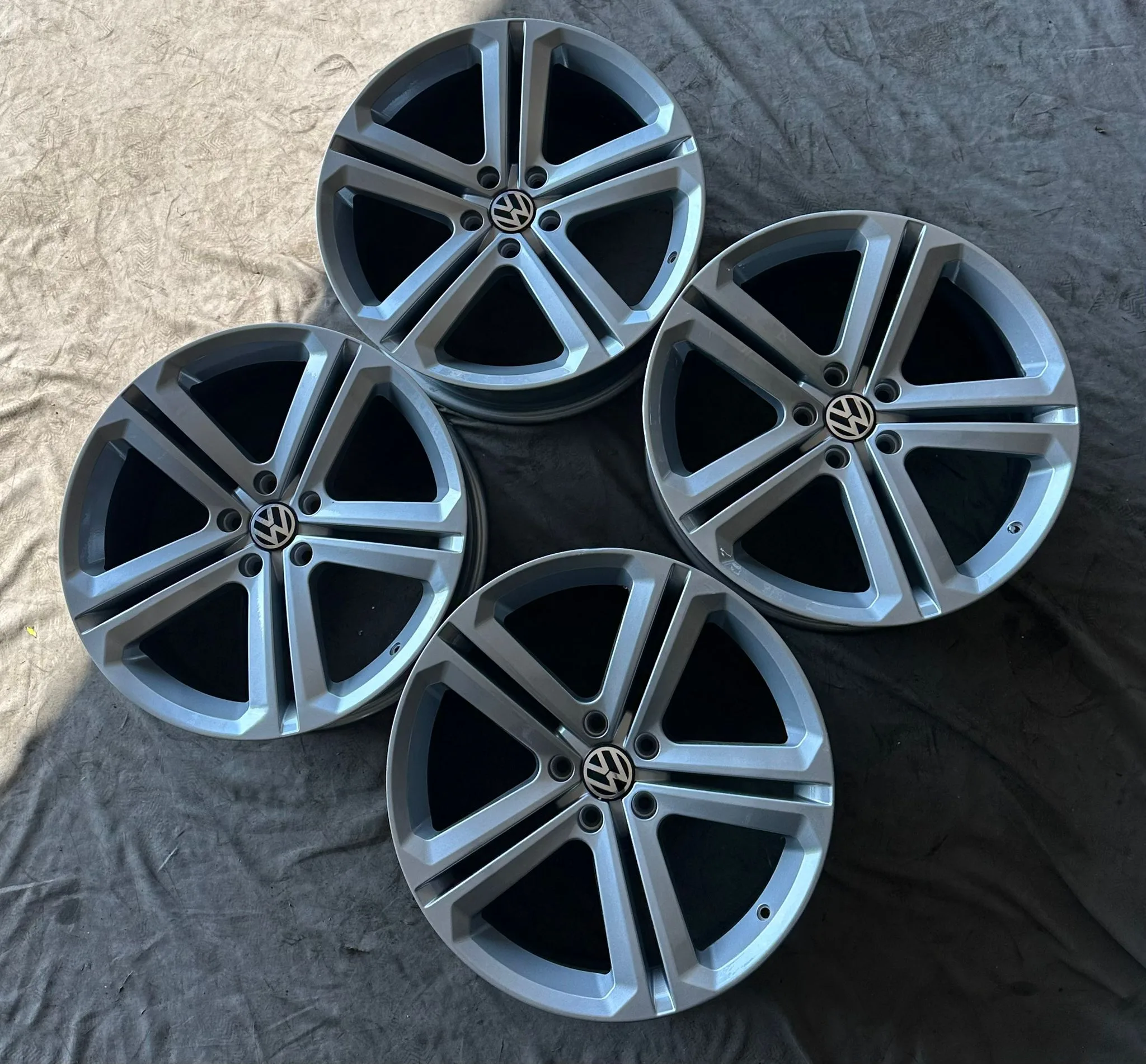 5x112 19 İNÇ J8.5 ET40 VOLKSWAGEN MALLORY JANT TAKIMI (KİRAZLIK 600 İŞLEMLİ)