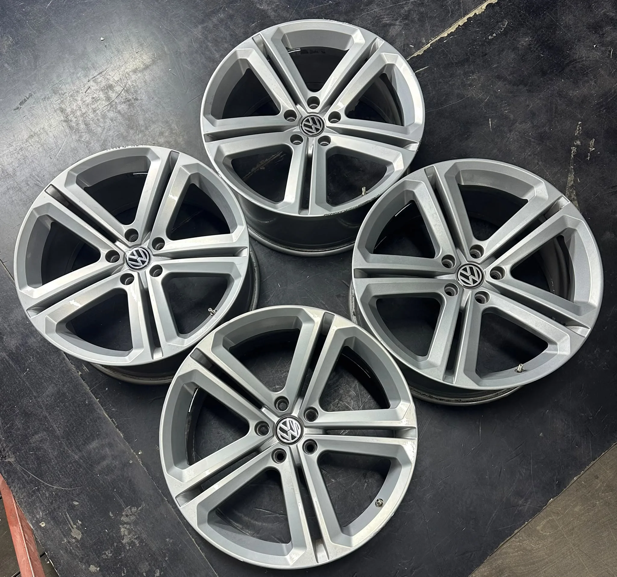 5x112 19 İNÇ J8.5 ET40 VOLKSWAGEN MALLORY JANT TAKIMI(İŞLEMLİ)