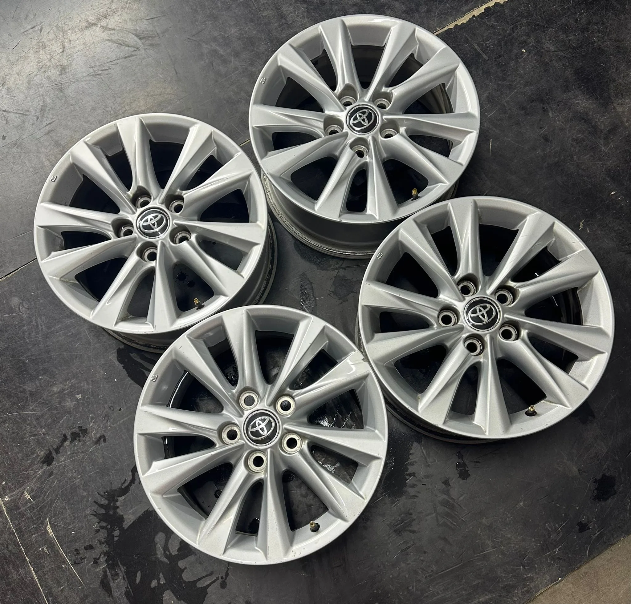 5x114.3 16 İNÇ J7 ET40 TOYOTA COROLLA ORİJİNAL JANT TAKIMI