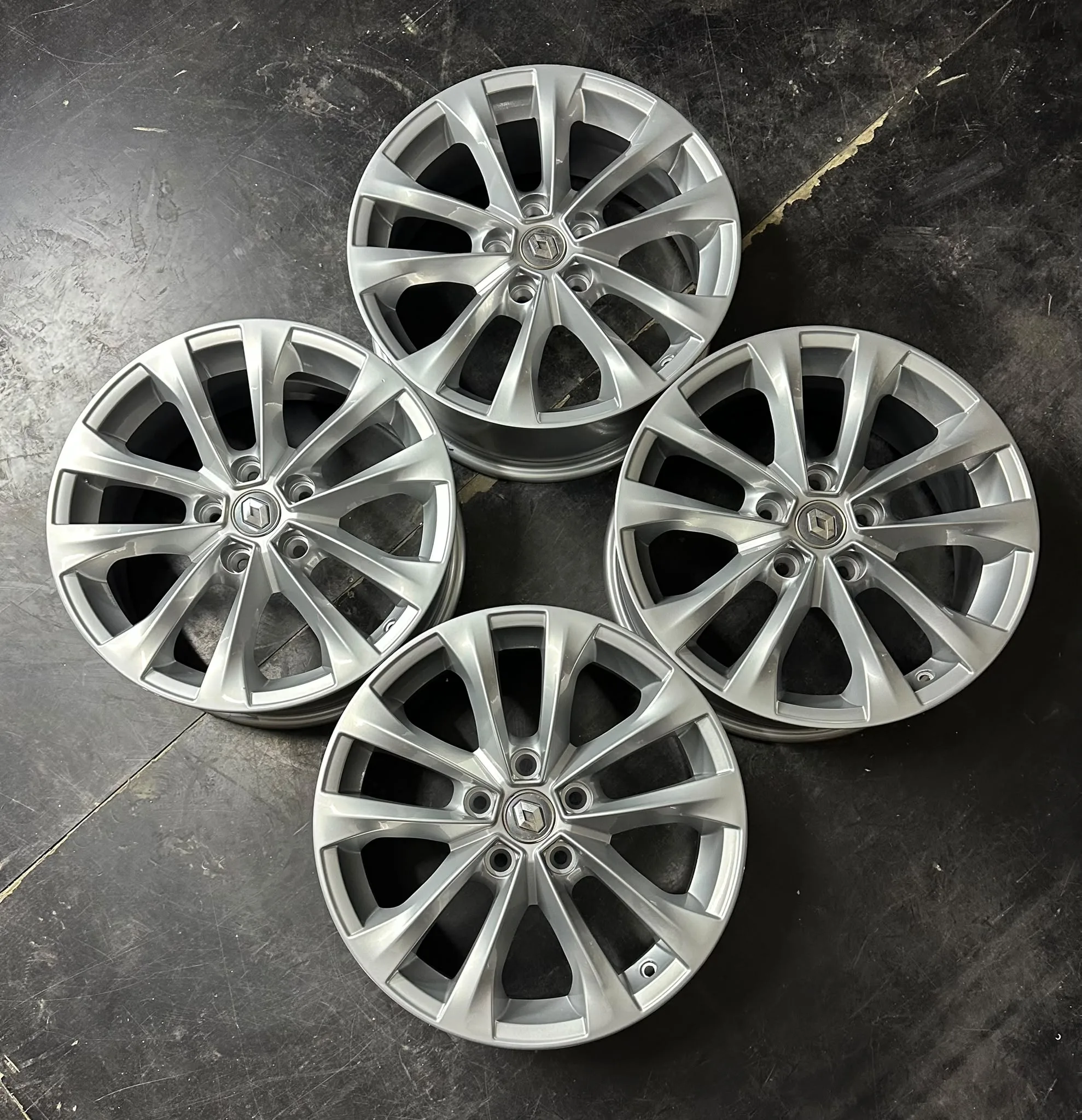 5x114.3 17 İNÇ J7 ET43 ORJİNAL RENAULT MEGANE 4 JANT TAKIMI