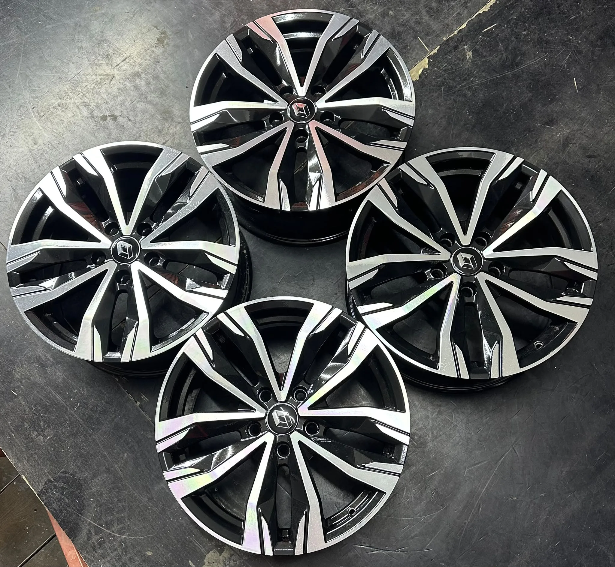 5x114.3 17 İNÇ J7 ET40 RENAULT JANT TAKIMI