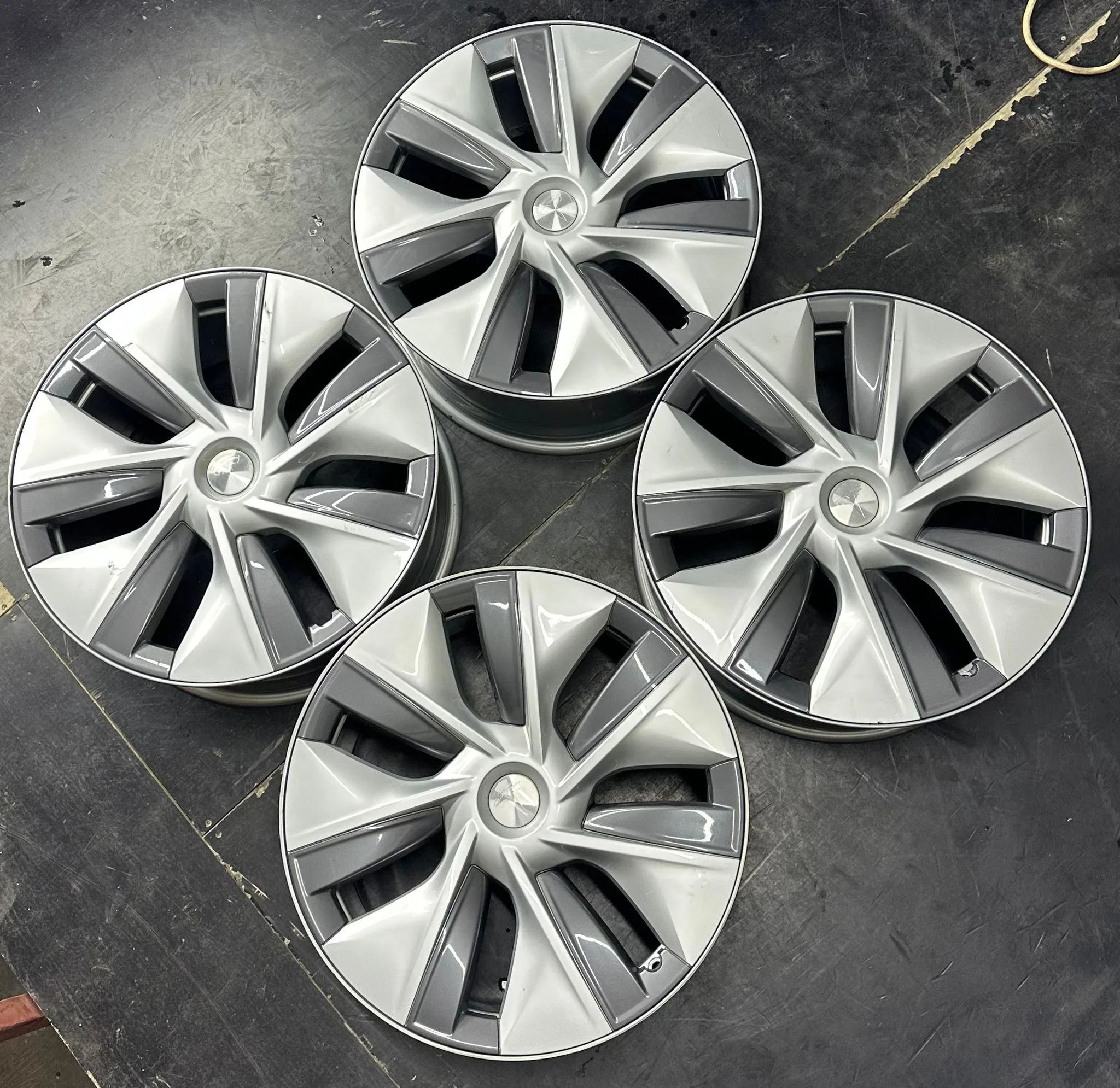 5x114.3 19 İNÇ J9.5 ET45 ORJİNAL TESLA JANT TAKIMI