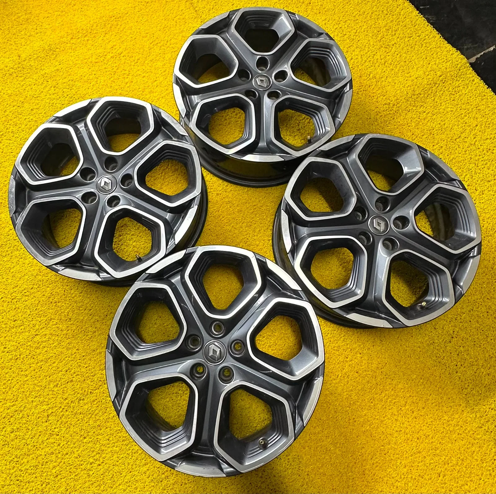 5x114.3 19 İNÇ J7 ET40 ORIGINAL RENAULT KADJAR JANT TAKIMI