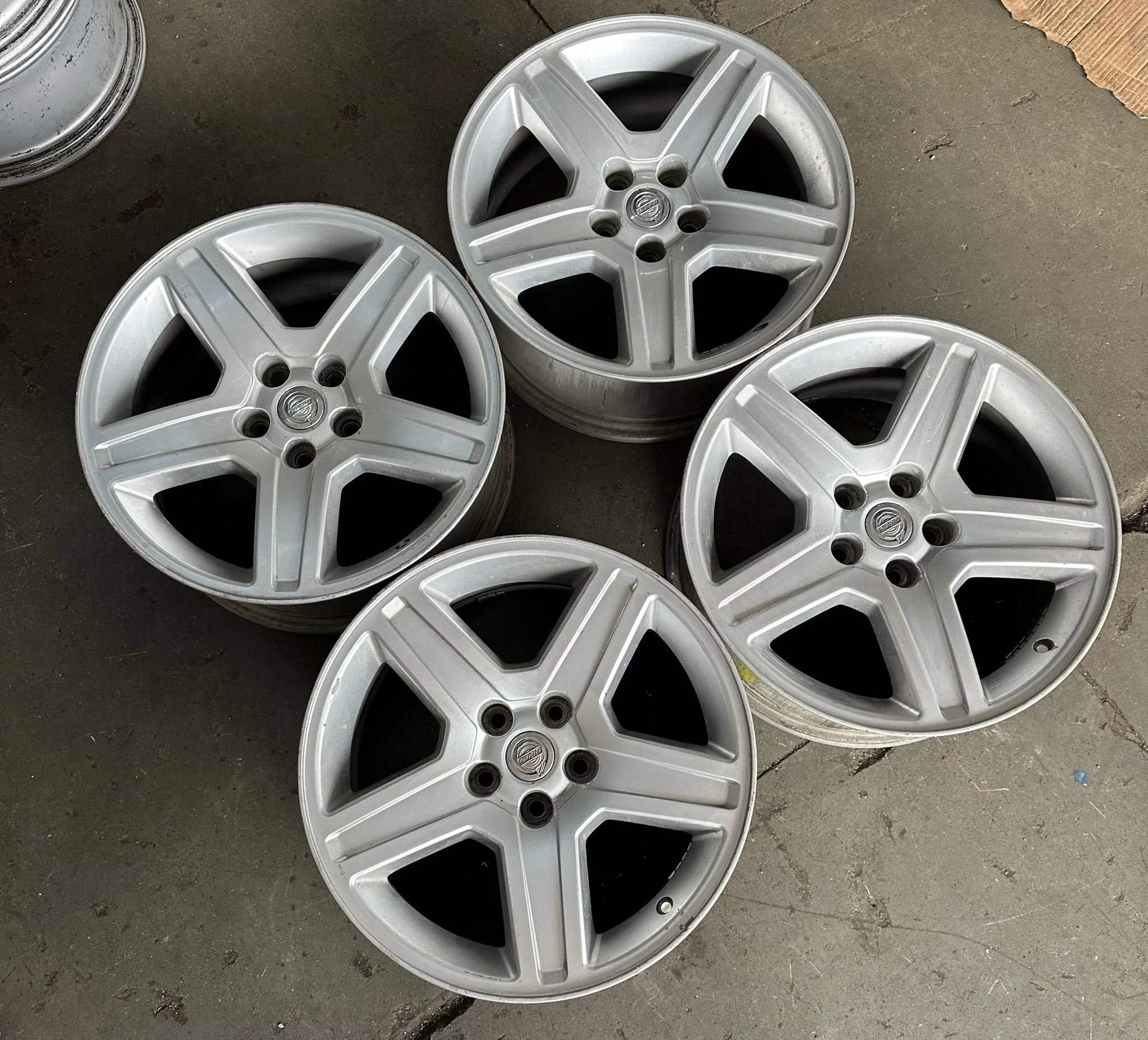 5x115 18 İNÇ J7.5 ET24 ORJINAL CHRYSLER JANT (K6)