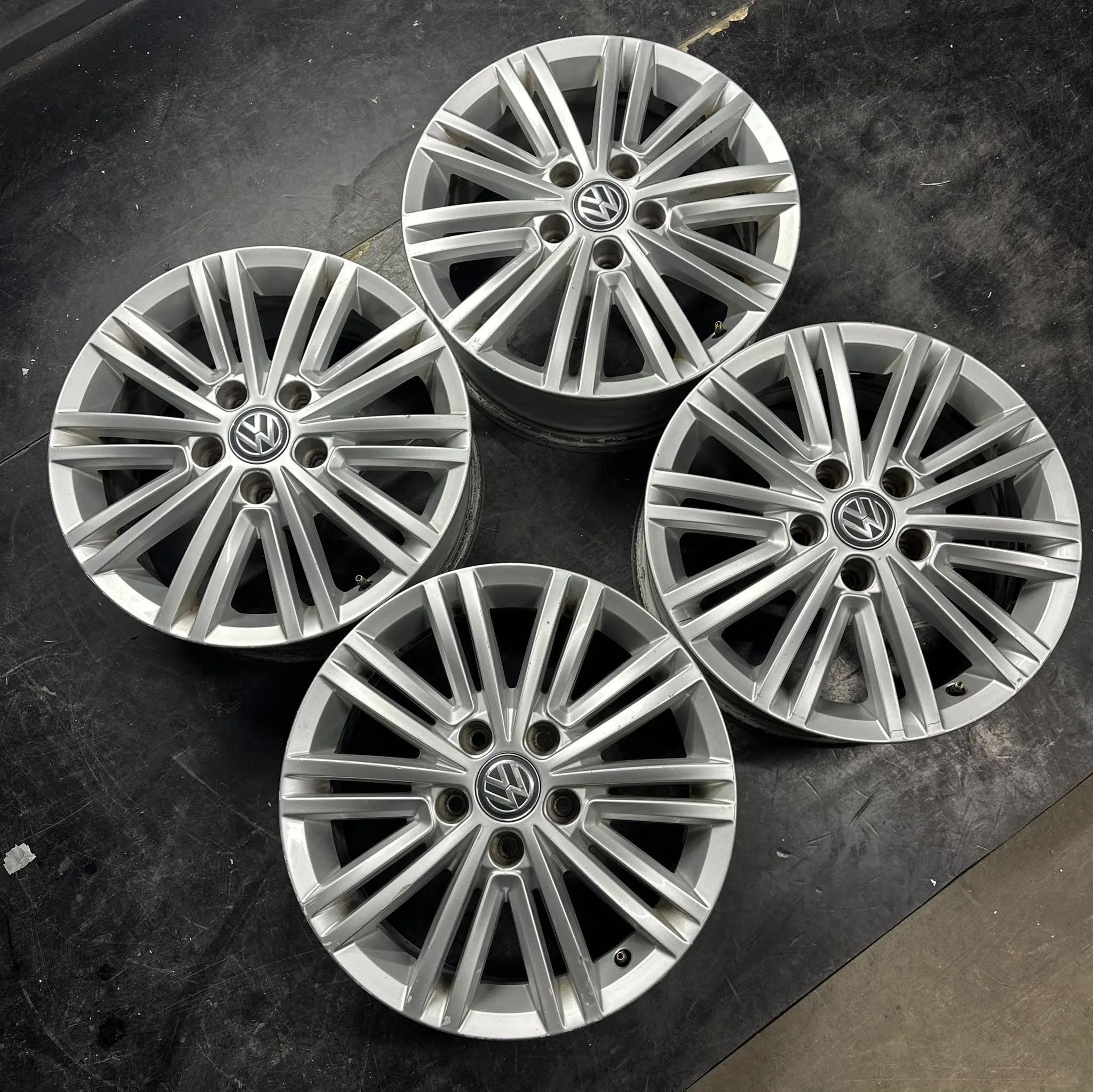 5x120 17 İNÇ J7 ET55 ORJİNAL VOLKSWAGEN T6 CARAVELLA JANT TAKIMI