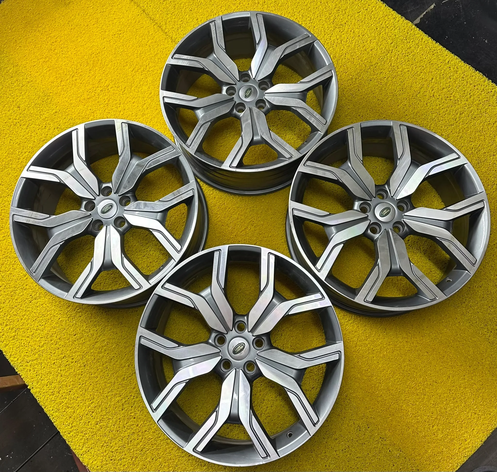 5x120 22 İNÇ J10 ET45 LAND ROVER DİSCOVERY EVOQUE JANT TAKIMI